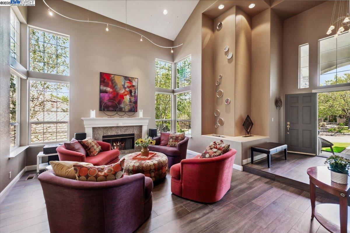 Detail Gallery Image 7 of 54 For 3761 Smallwood Court, Pleasanton,  CA 94566 - 5 Beds | 3/1 Baths
