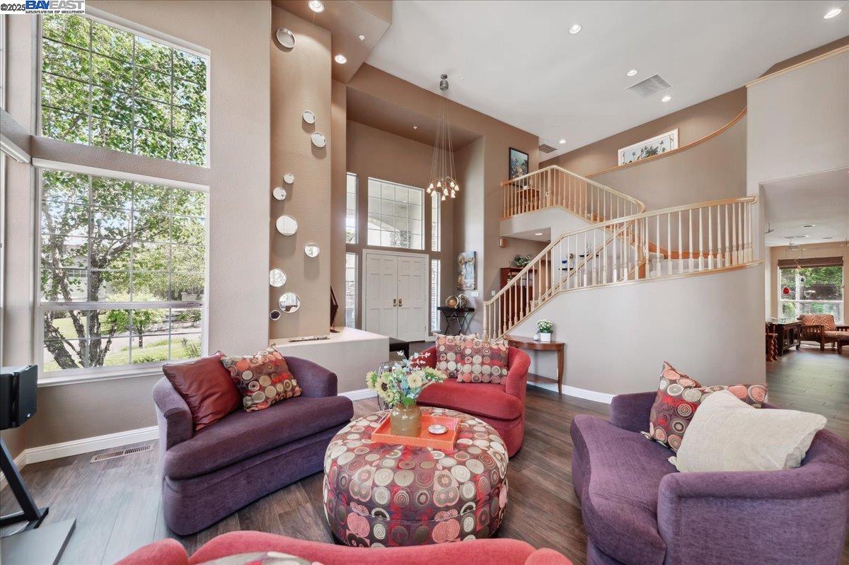 Detail Gallery Image 8 of 54 For 3761 Smallwood Court, Pleasanton,  CA 94566 - 5 Beds | 3/1 Baths