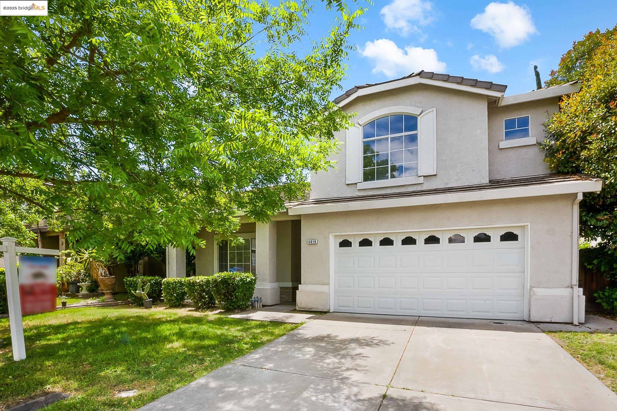 Detail Gallery Image 2 of 29 For 4019 Villa Gomez Ln, Stockton,  CA 95206 - 4 Beds | 3 Baths