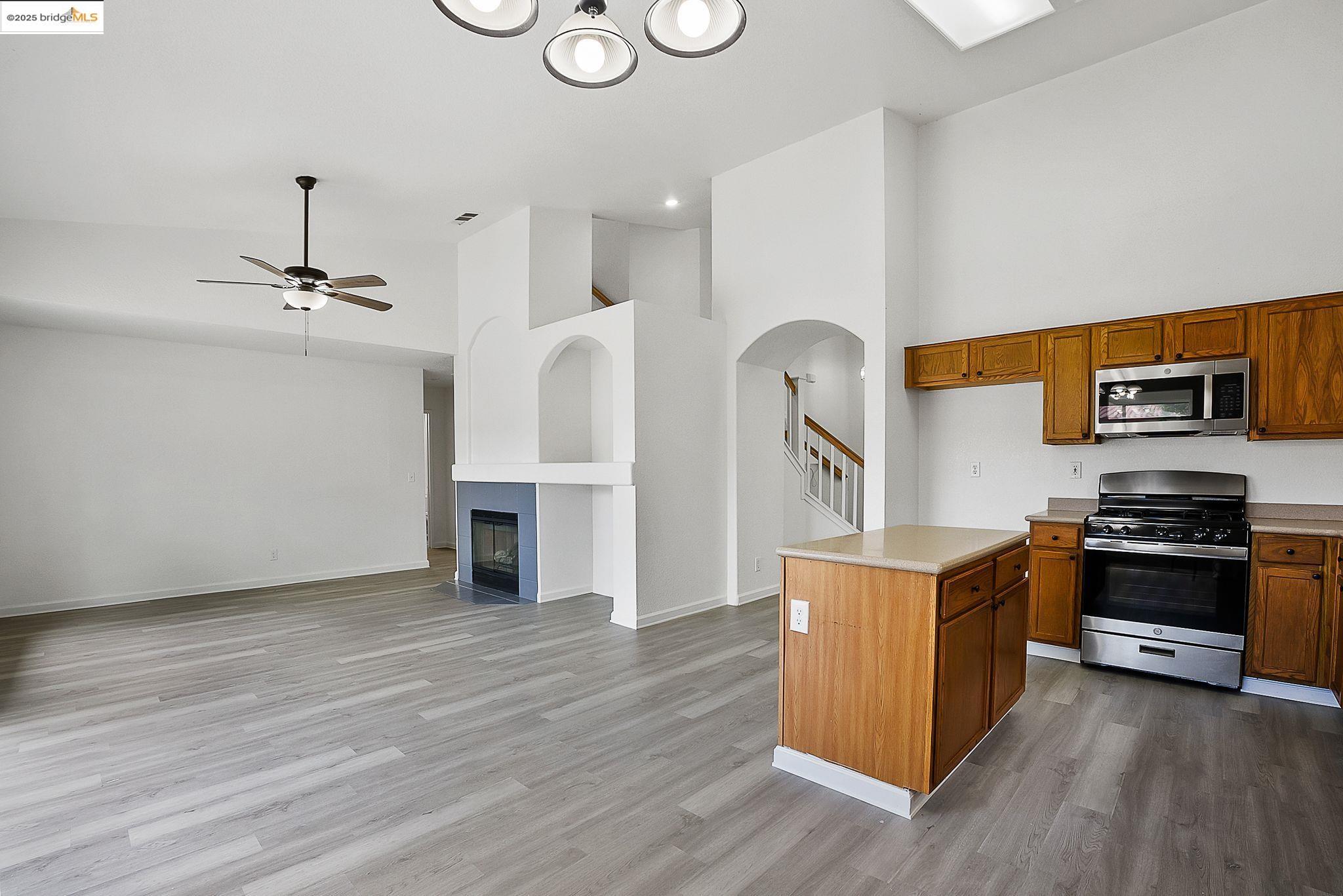 Detail Gallery Image 11 of 29 For 4019 Villa Gomez Ln, Stockton,  CA 95206 - 4 Beds | 3 Baths