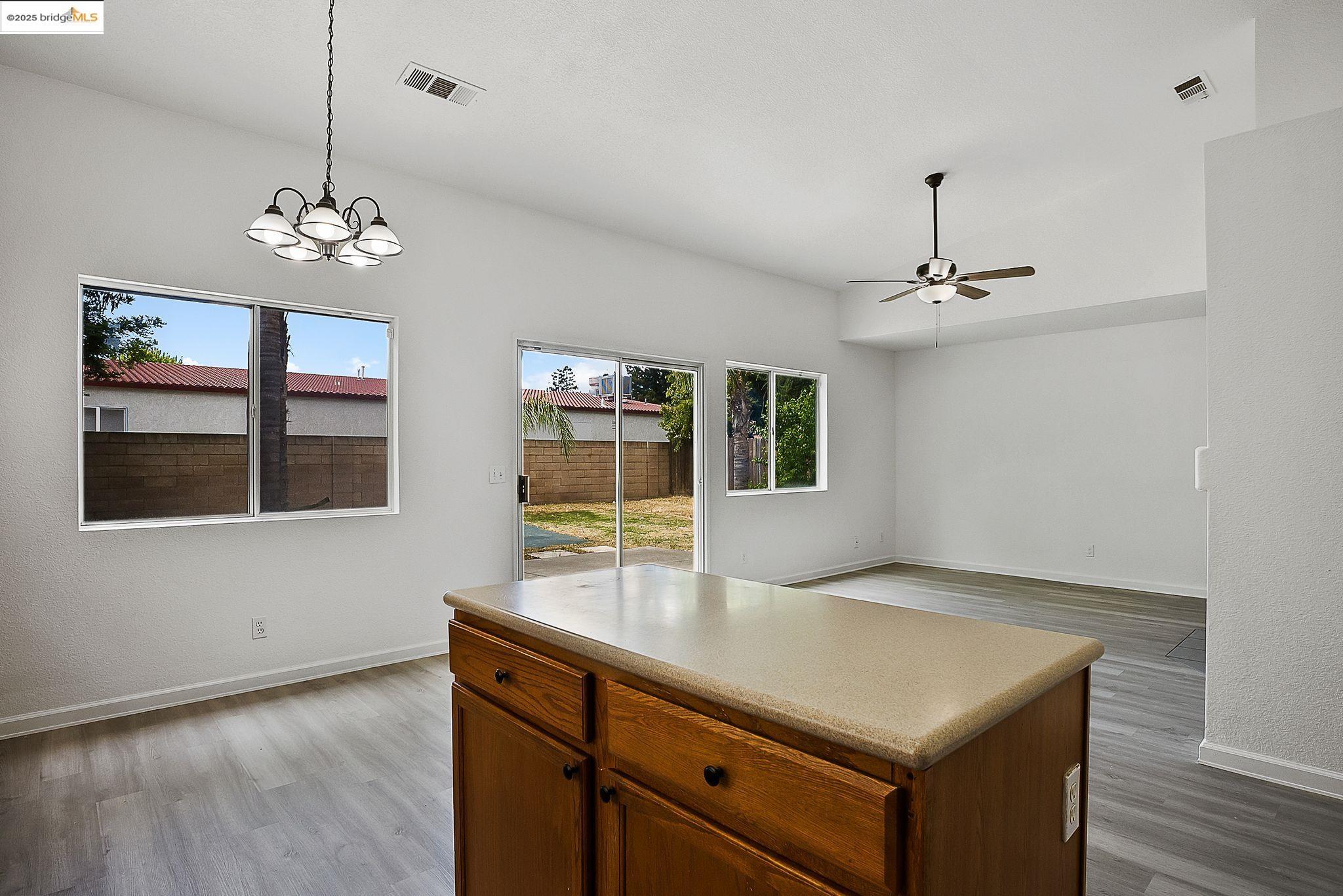 Detail Gallery Image 13 of 29 For 4019 Villa Gomez Ln, Stockton,  CA 95206 - 4 Beds | 3 Baths