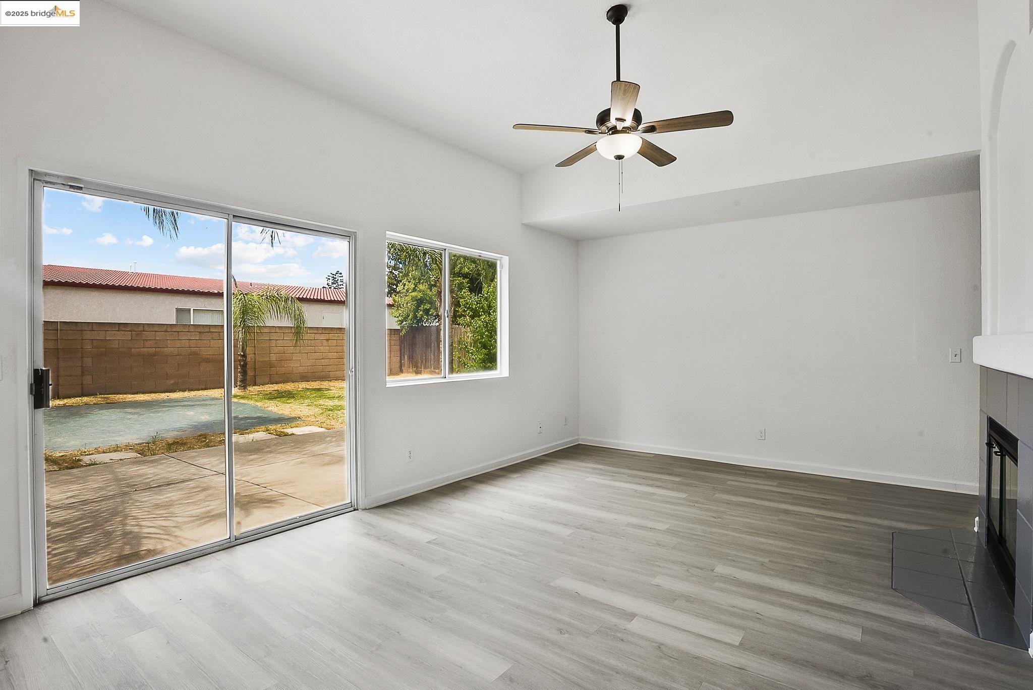 Detail Gallery Image 8 of 29 For 4019 Villa Gomez Ln, Stockton,  CA 95206 - 4 Beds | 3 Baths