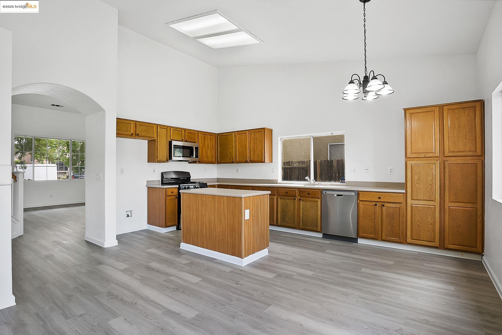 Detail Gallery Image 10 of 29 For 4019 Villa Gomez Ln, Stockton,  CA 95206 - 4 Beds | 3 Baths
