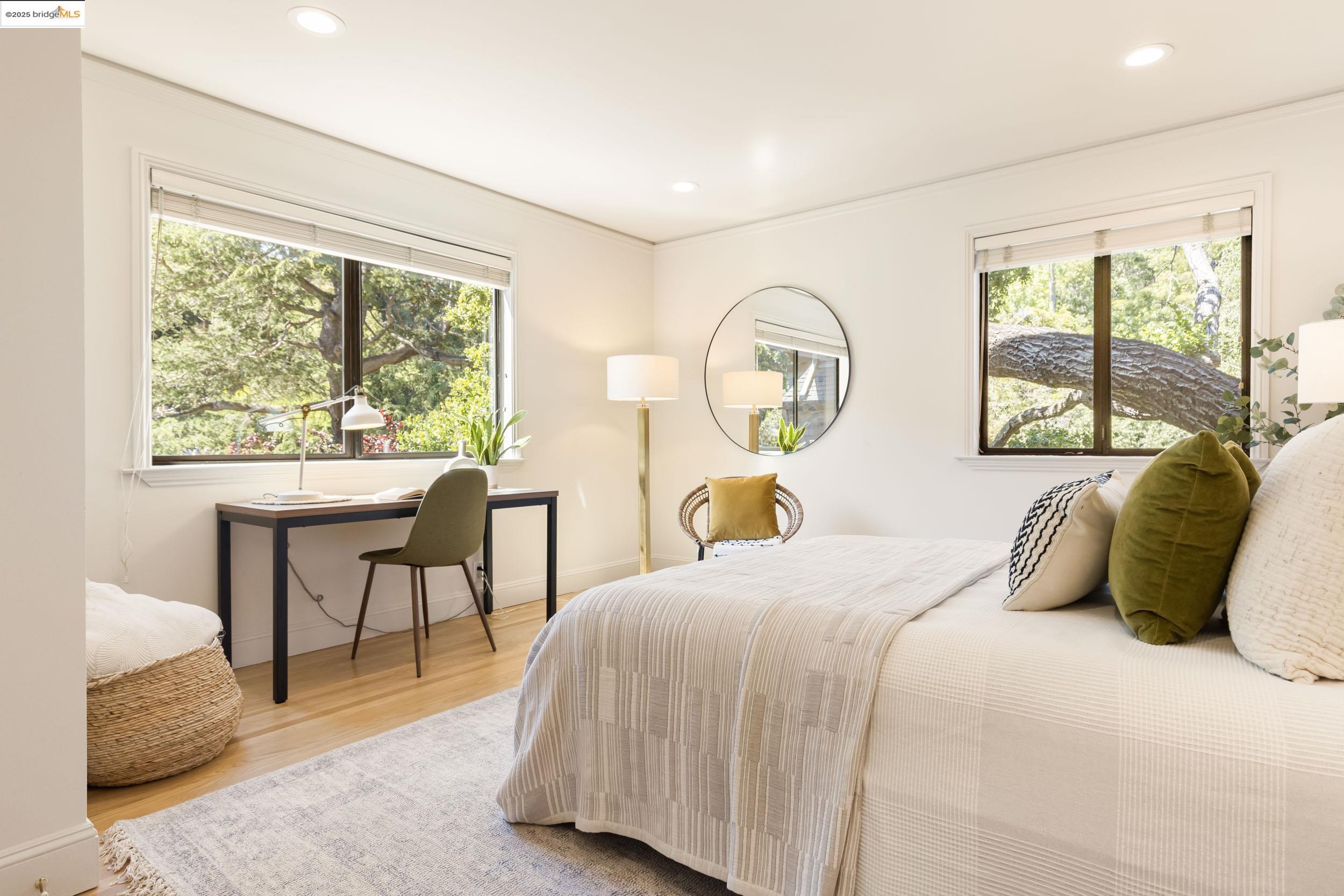 Detail Gallery Image 11 of 44 For 1721 Trestle Glen Rd, Oakland,  CA 94610 - 6 Beds | 4 Baths