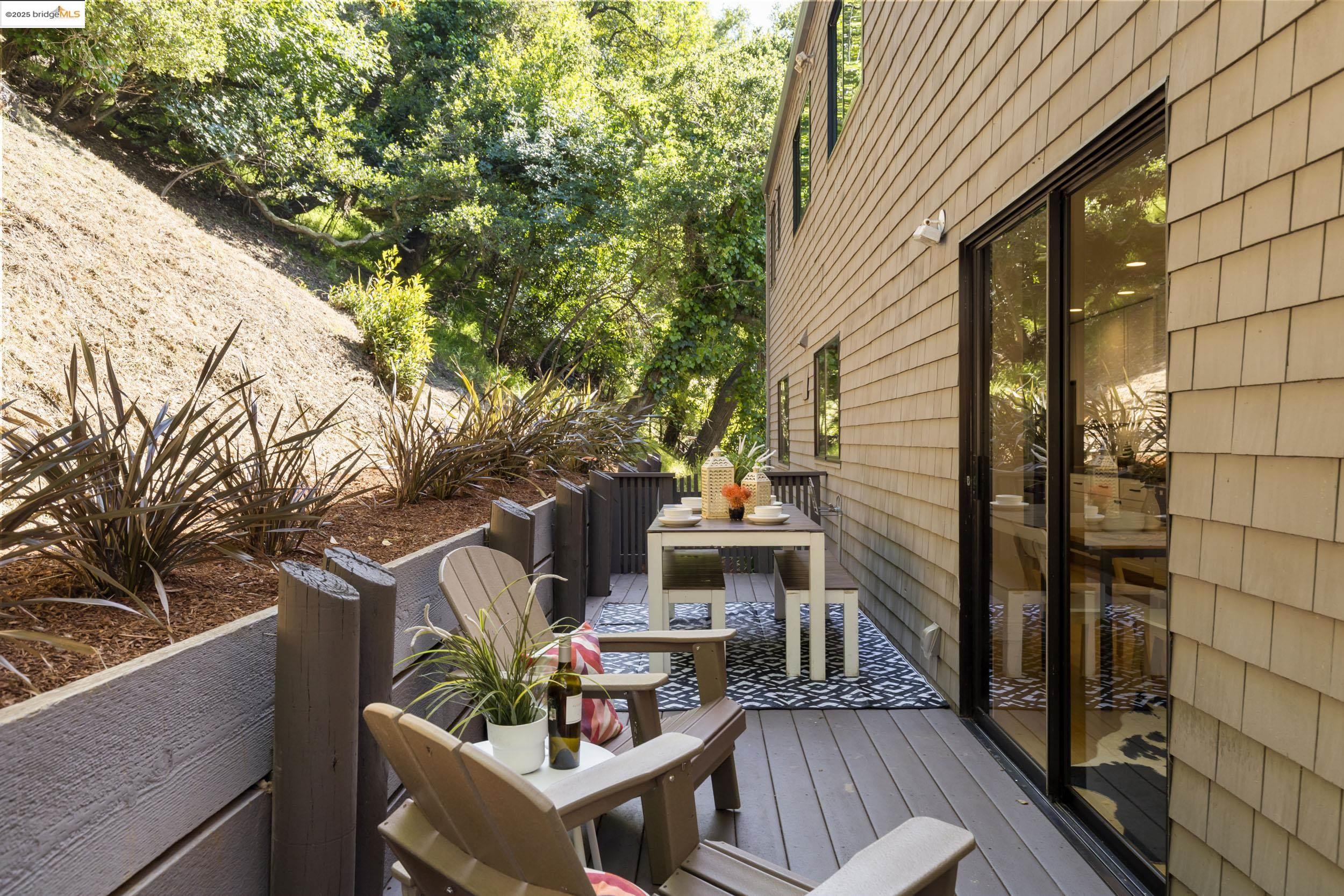 Detail Gallery Image 22 of 44 For 1721 Trestle Glen Rd, Oakland,  CA 94610 - 6 Beds | 4 Baths