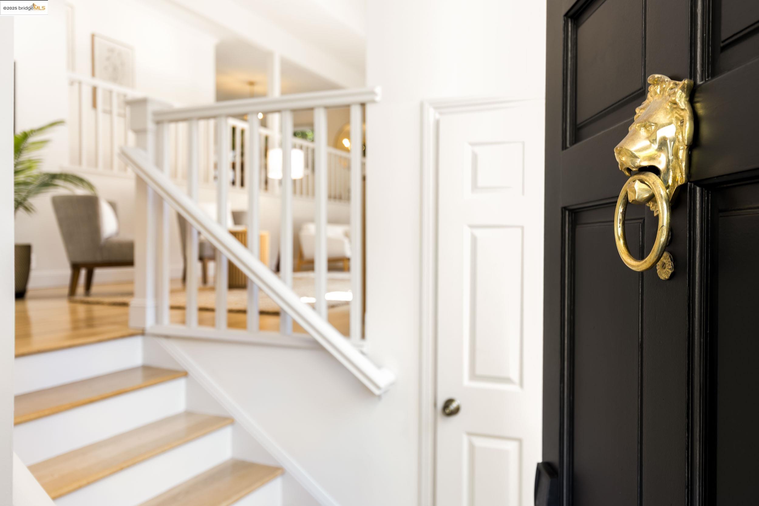 Detail Gallery Image 3 of 44 For 1721 Trestle Glen Rd, Oakland,  CA 94610 - 6 Beds | 4 Baths