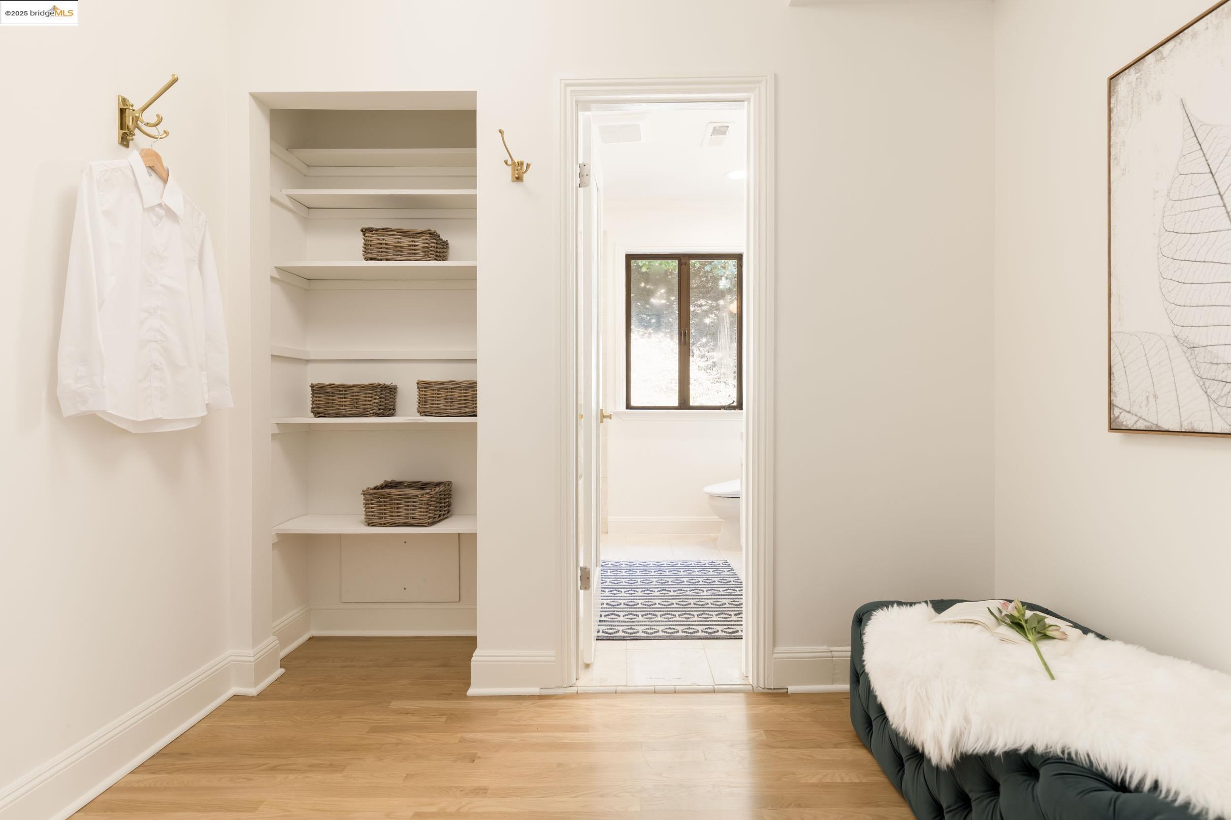 Detail Gallery Image 33 of 44 For 1721 Trestle Glen Rd, Oakland,  CA 94610 - 6 Beds | 4 Baths