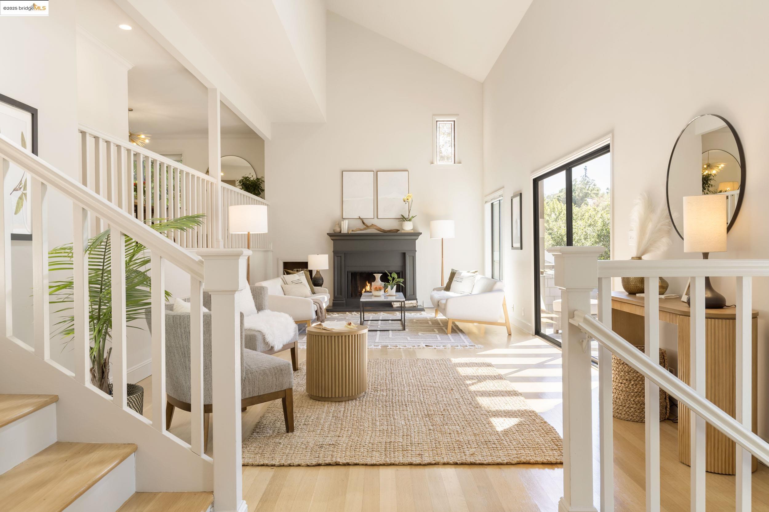 Detail Gallery Image 4 of 44 For 1721 Trestle Glen Rd, Oakland,  CA 94610 - 6 Beds | 4 Baths