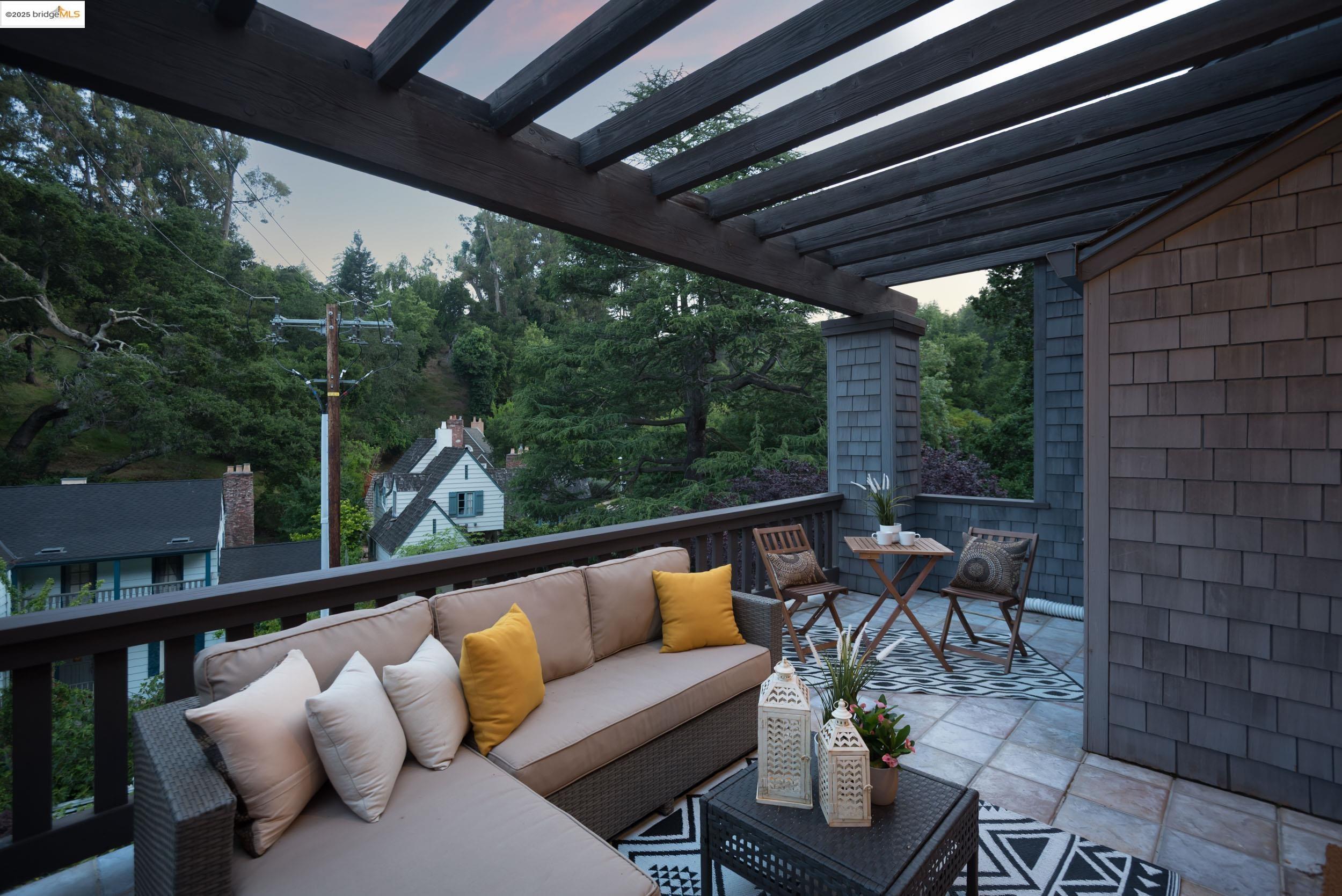 Detail Gallery Image 42 of 44 For 1721 Trestle Glen Rd, Oakland,  CA 94610 - 6 Beds | 4 Baths