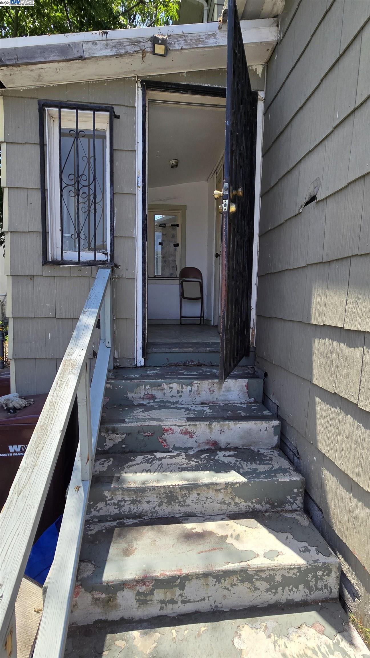 Detail Gallery Image 13 of 41 For 3020 E. 19th St, Oakland,  CA 94601 - 6 Beds | 4 Baths