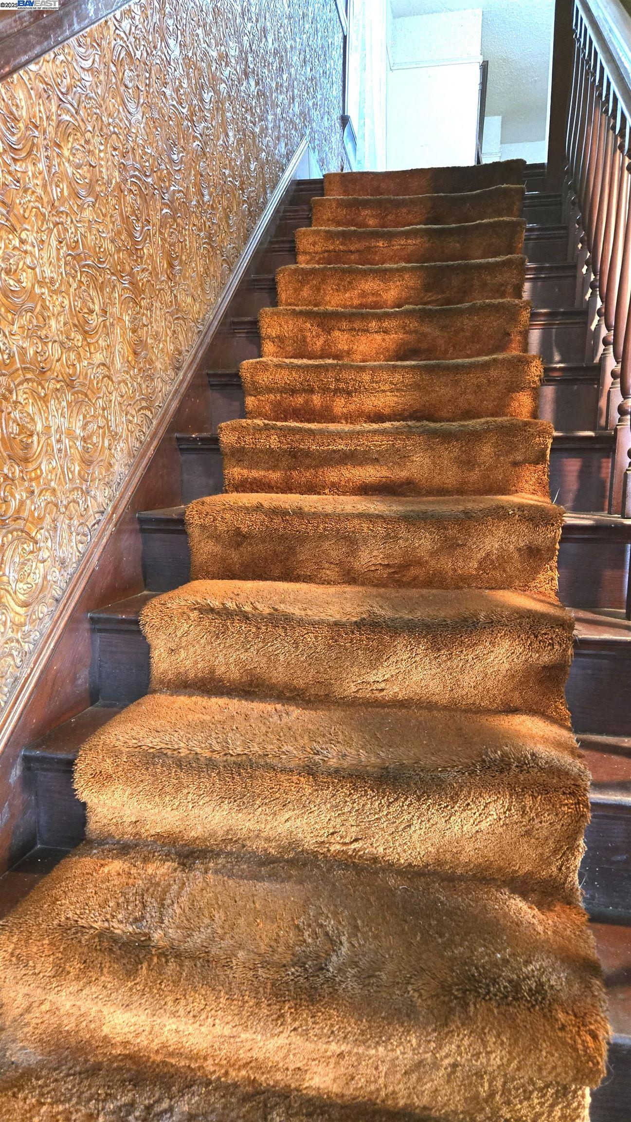 Detail Gallery Image 16 of 41 For 3020 E. 19th St, Oakland,  CA 94601 - 6 Beds | 4 Baths