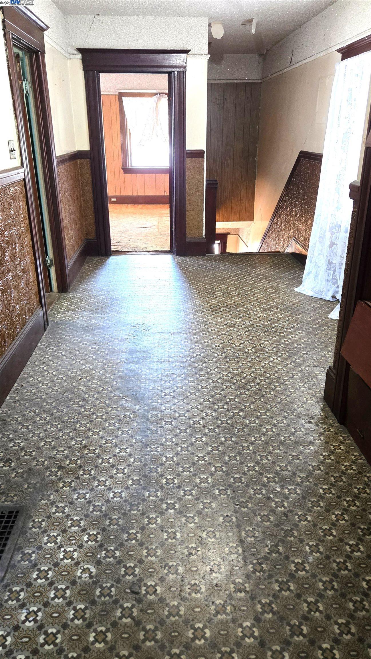 Detail Gallery Image 17 of 41 For 3020 E. 19th St, Oakland,  CA 94601 - 6 Beds | 4 Baths