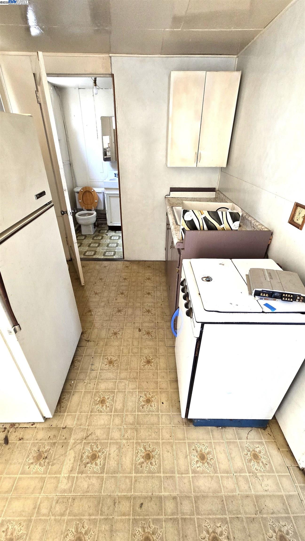 Detail Gallery Image 36 of 41 For 3020 E. 19th St, Oakland,  CA 94601 - 6 Beds | 4 Baths