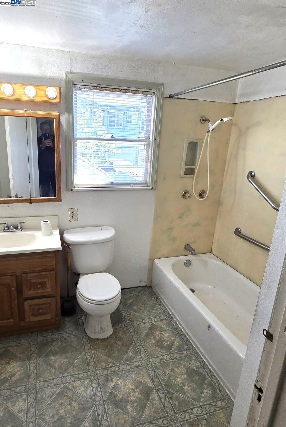 Detail Gallery Image 38 of 41 For 3020 E. 19th St, Oakland,  CA 94601 - 6 Beds | 4 Baths