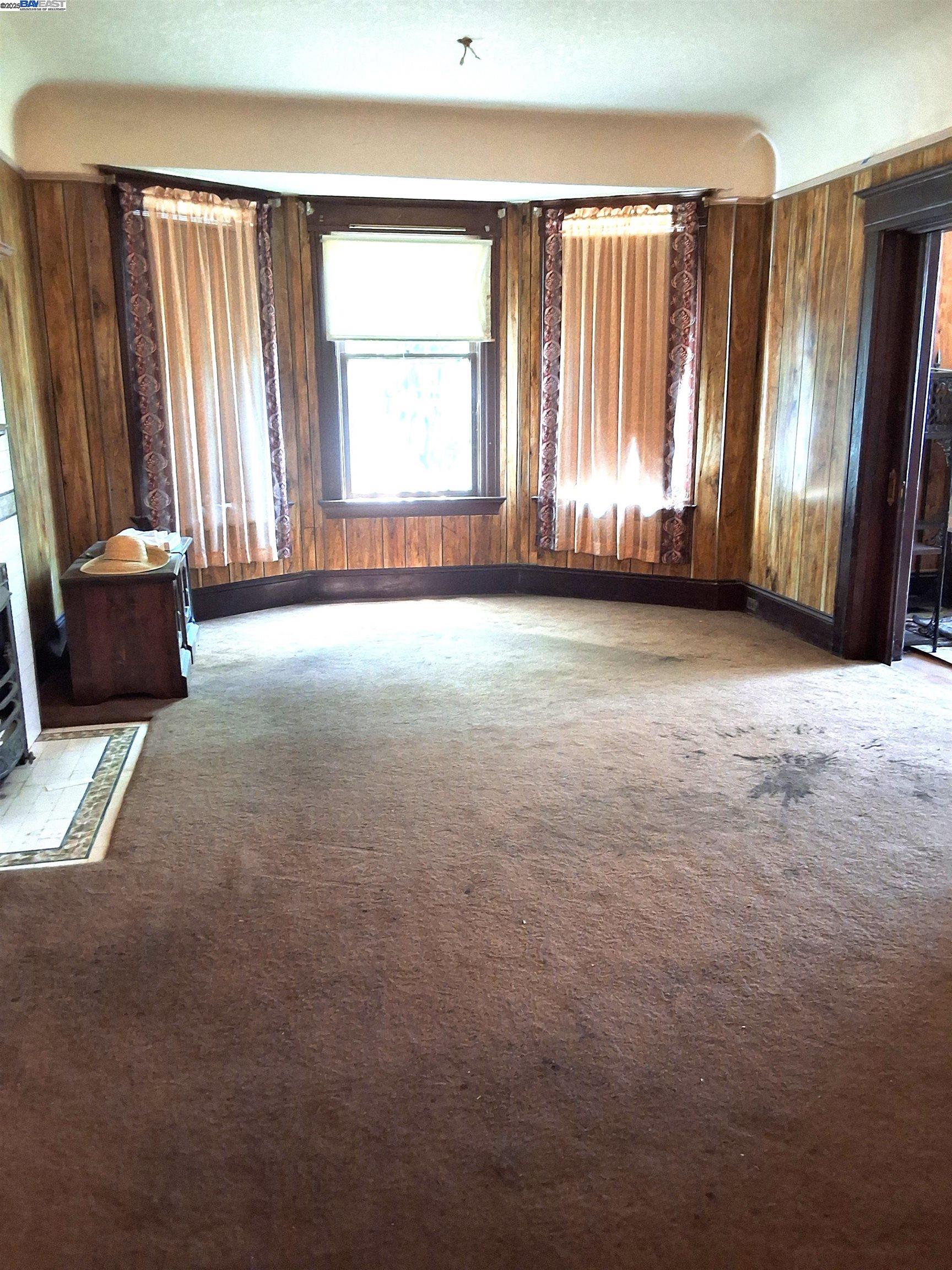 Detail Gallery Image 5 of 41 For 3020 E. 19th St, Oakland,  CA 94601 - 6 Beds | 4 Baths