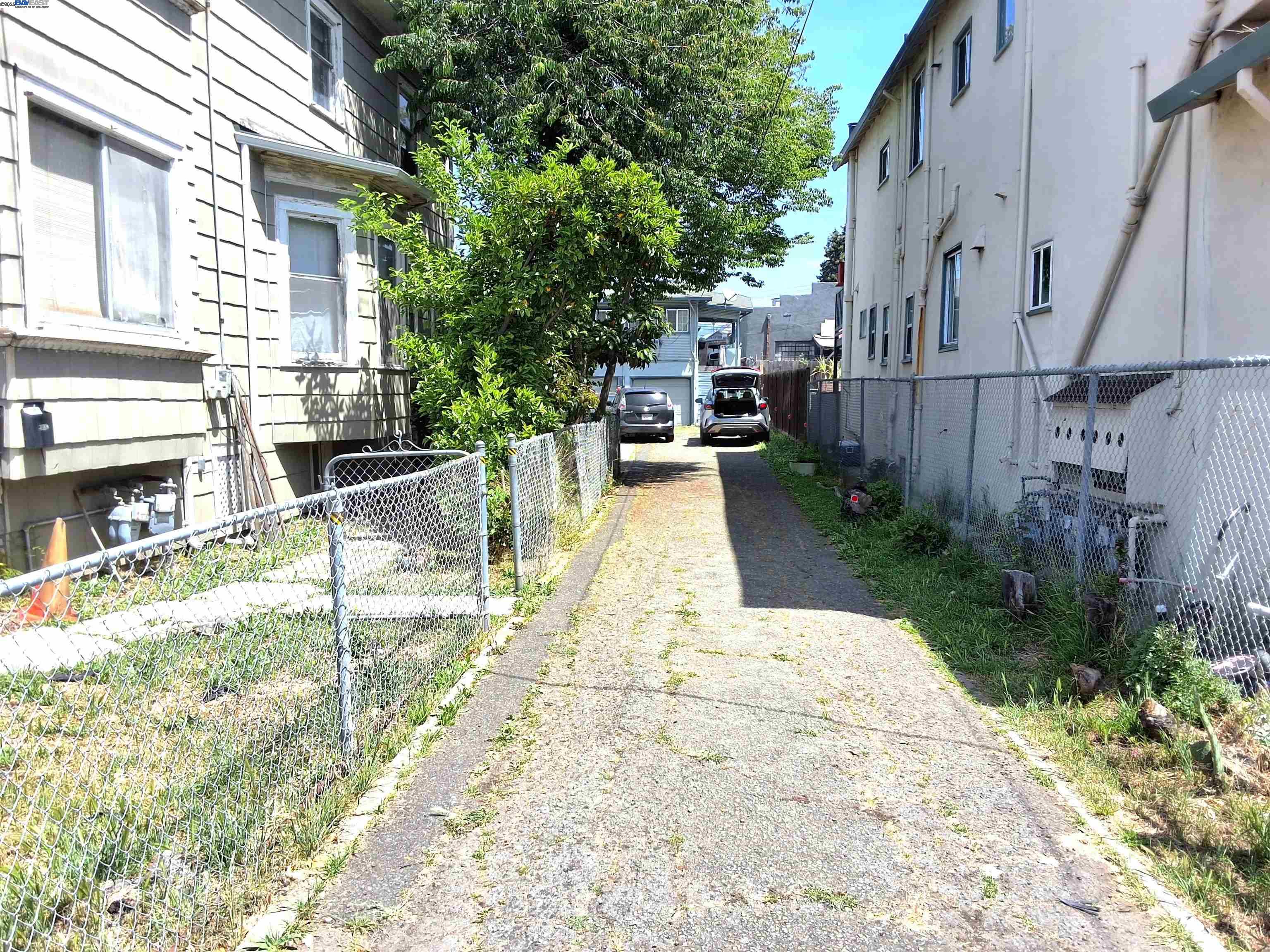 Detail Gallery Image 2 of 46 For 3020 E 19th St, Oakland,  CA 94601 - – Beds | – Baths