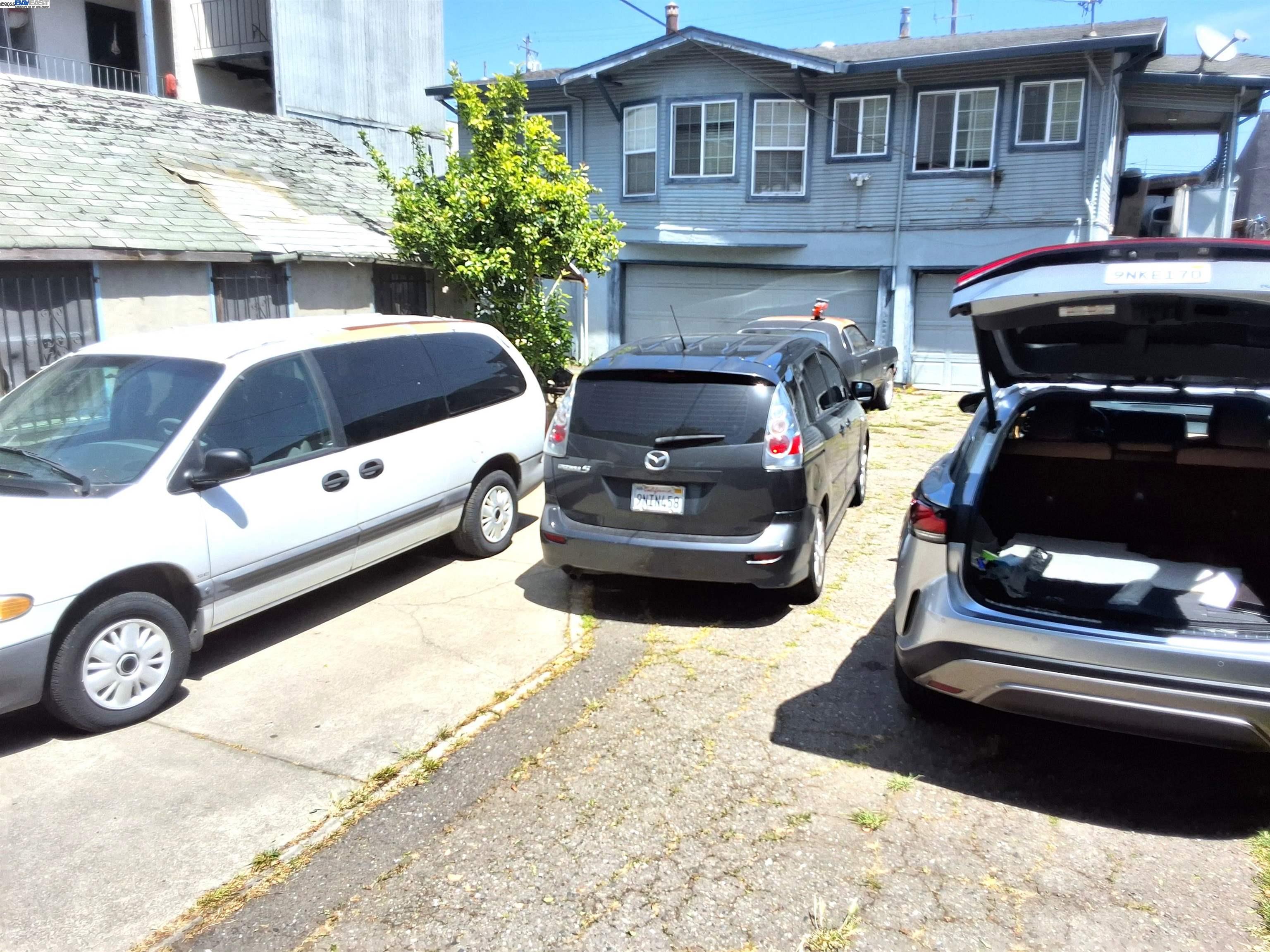 Detail Gallery Image 3 of 46 For 3020 E 19th St, Oakland,  CA 94601 - – Beds | – Baths