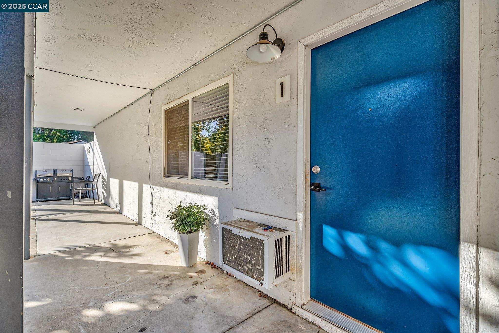 Detail Gallery Image 4 of 10 For 193 Ramona, Pittsburg,  CA 94565 - – Beds | – Baths