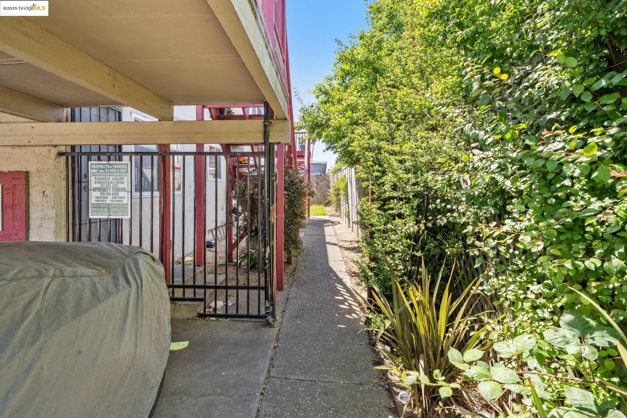 Detail Gallery Image 4 of 9 For 317 S 26th St., Richmond,  CA 94804 - – Beds | – Baths