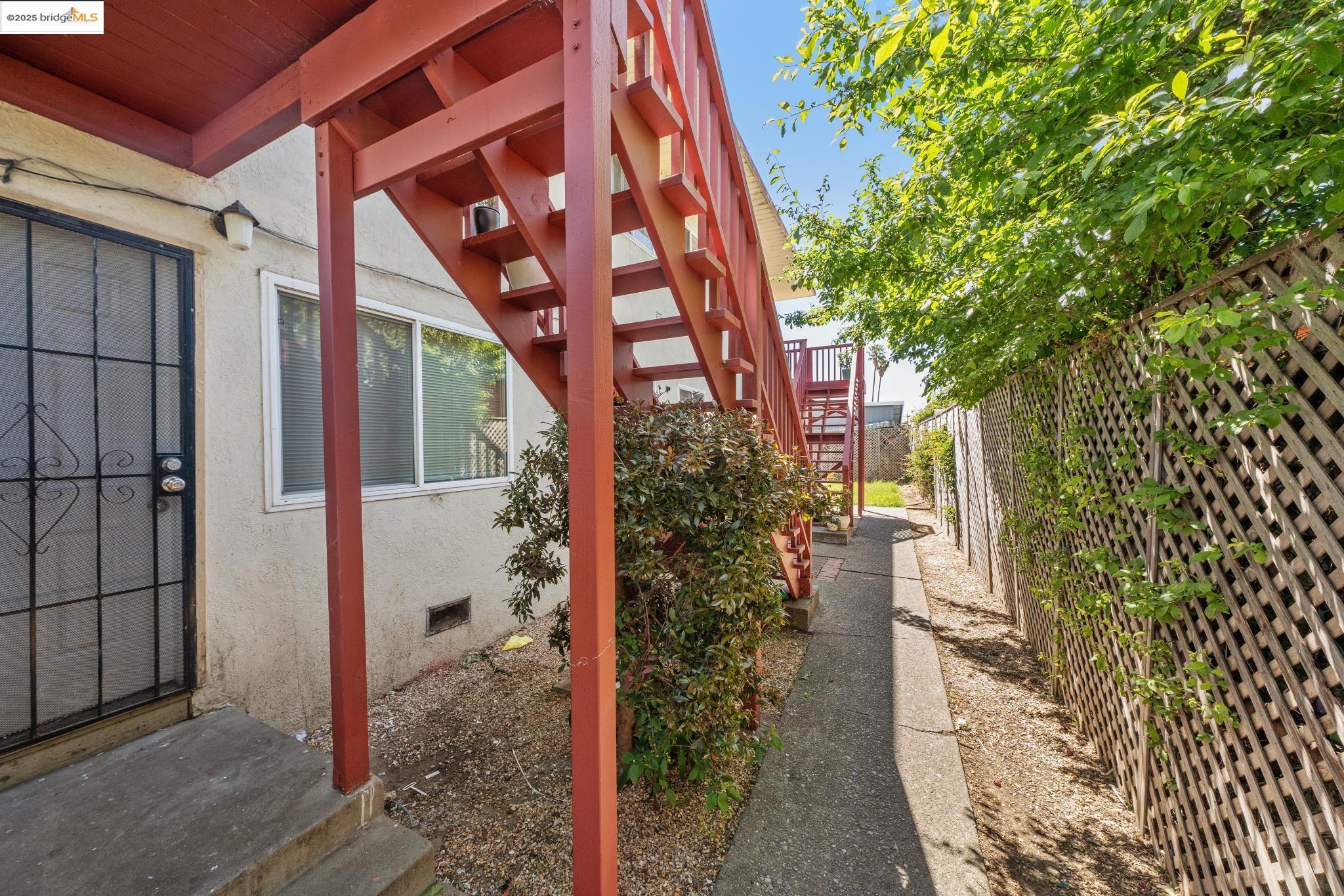 Detail Gallery Image 5 of 9 For 317 S 26th St., Richmond,  CA 94804 - – Beds | – Baths