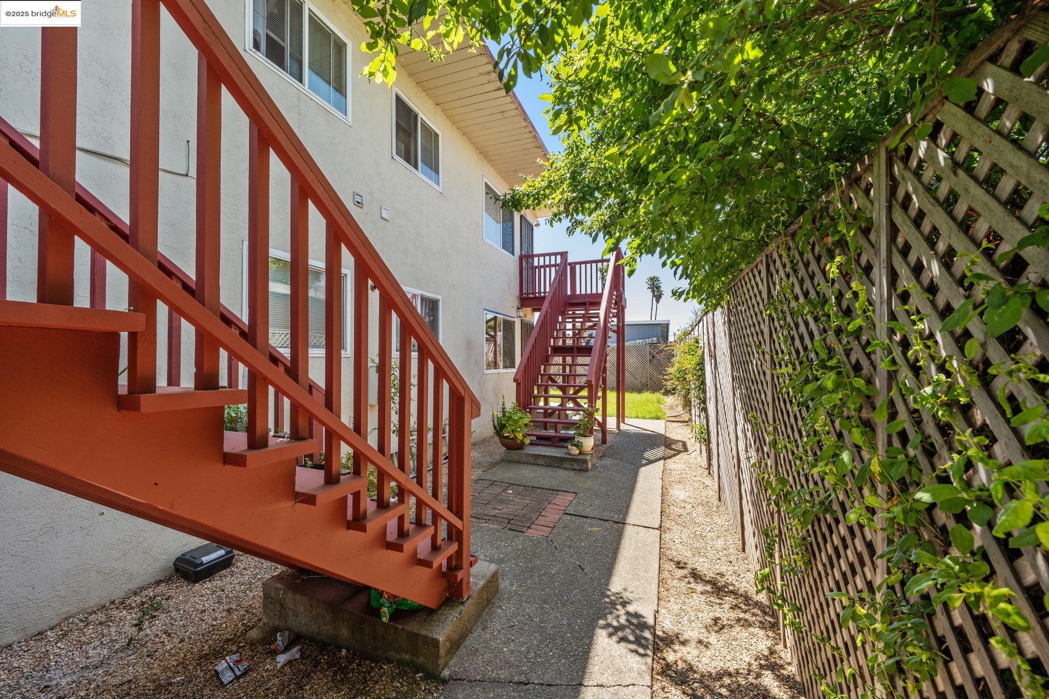 Detail Gallery Image 6 of 9 For 317 S 26th St., Richmond,  CA 94804 - – Beds | – Baths