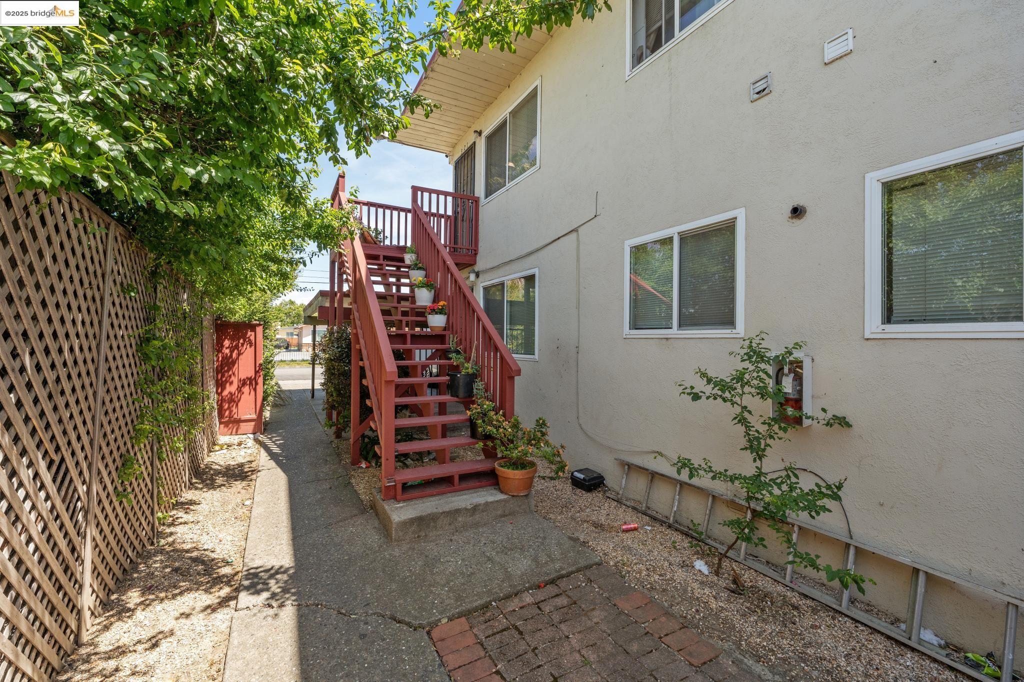 Detail Gallery Image 7 of 9 For 317 S 26th St., Richmond,  CA 94804 - – Beds | – Baths