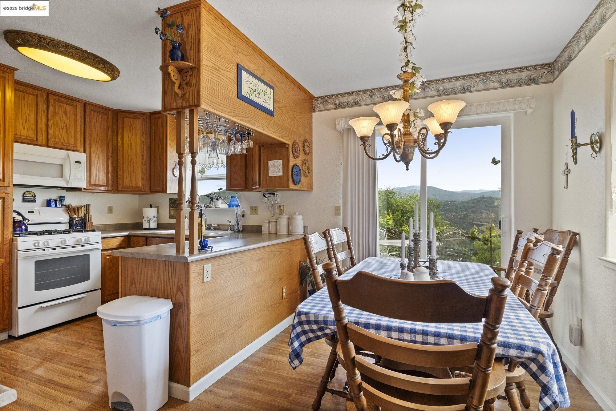 Detail Gallery Image 5 of 31 For 18450 Golden Oaks Dr, Jamestown,  CA 95327 - 3 Beds | 3/1 Baths