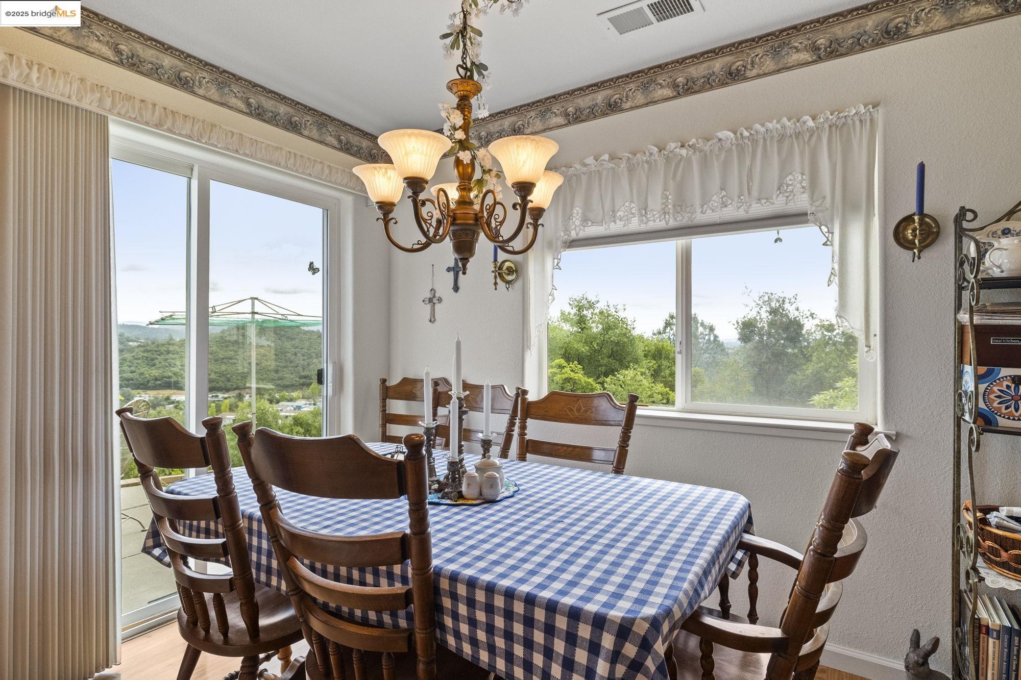 Detail Gallery Image 6 of 31 For 18450 Golden Oaks Dr, Jamestown,  CA 95327 - 3 Beds | 3/1 Baths