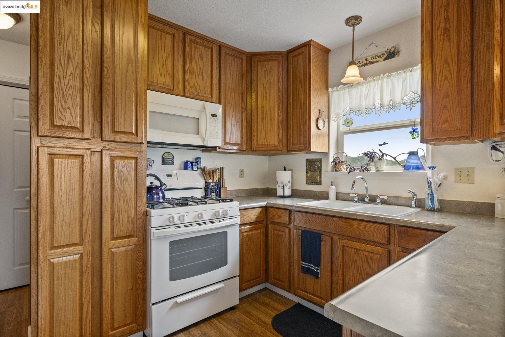 Detail Gallery Image 7 of 31 For 18450 Golden Oaks Dr, Jamestown,  CA 95327 - 3 Beds | 3/1 Baths