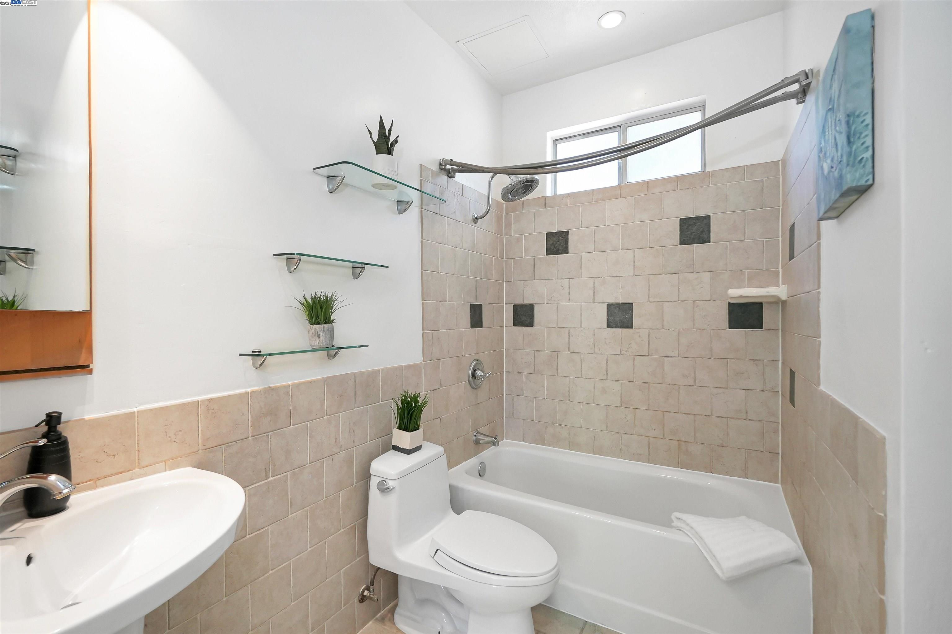 Photo #33: 41098049 Listing: Photo #33