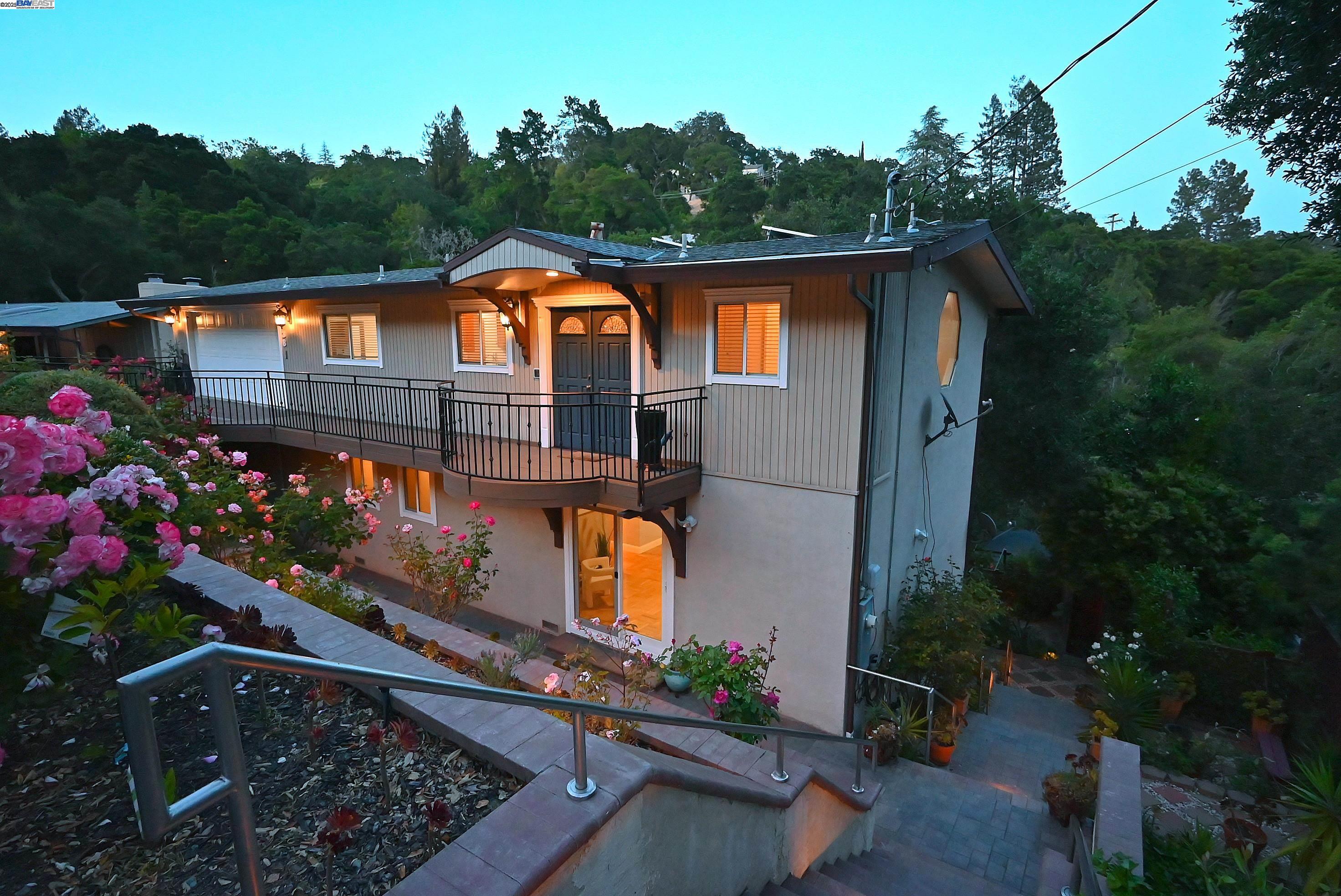 Detail Gallery Image 1 of 60 For 38 Saint Stephens Dr., Orinda,  CA 94563-1950 - 5 Beds | 3/1 Baths