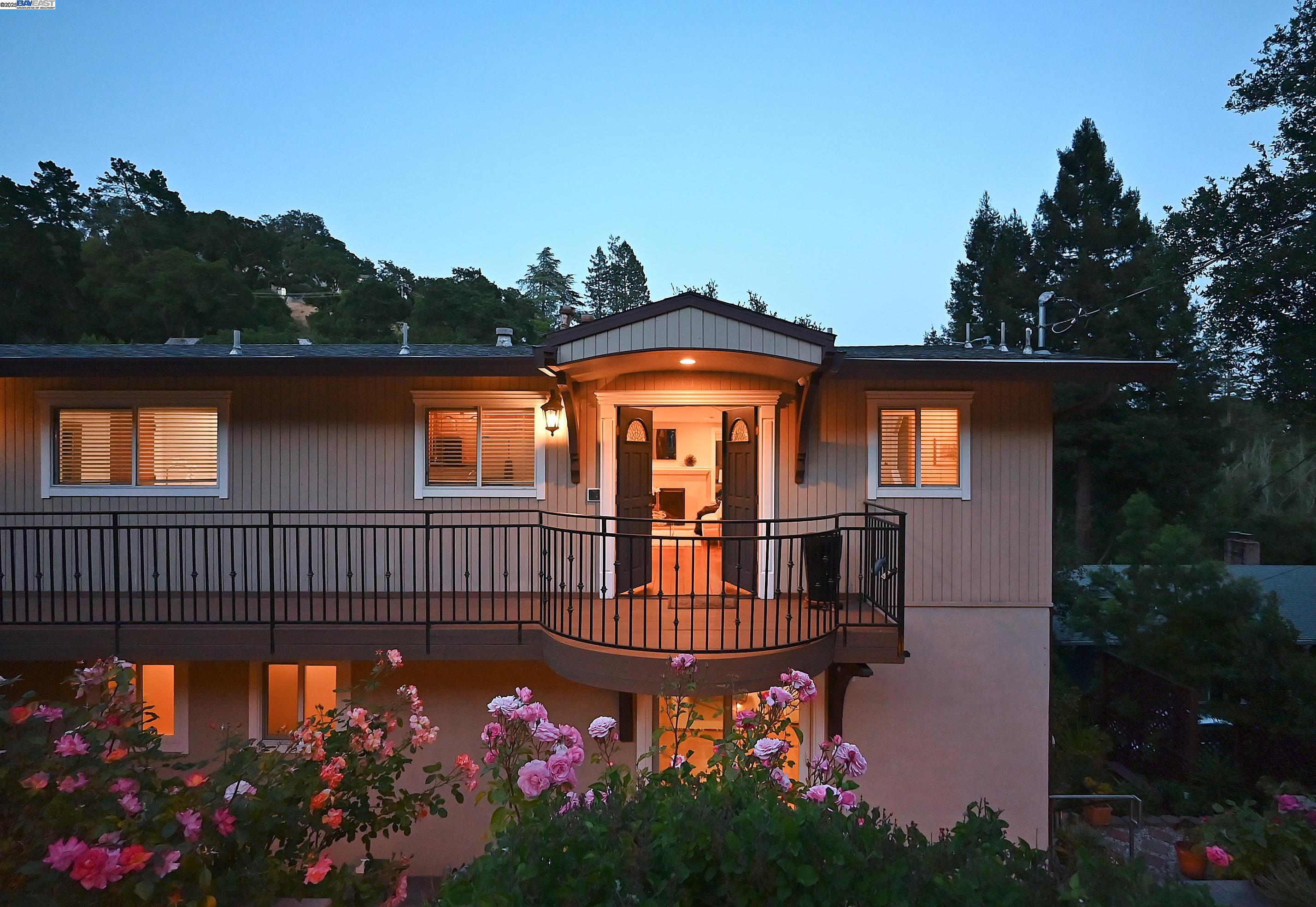 Detail Gallery Image 2 of 60 For 38 Saint Stephens Dr., Orinda,  CA 94563-1950 - 5 Beds | 3/1 Baths