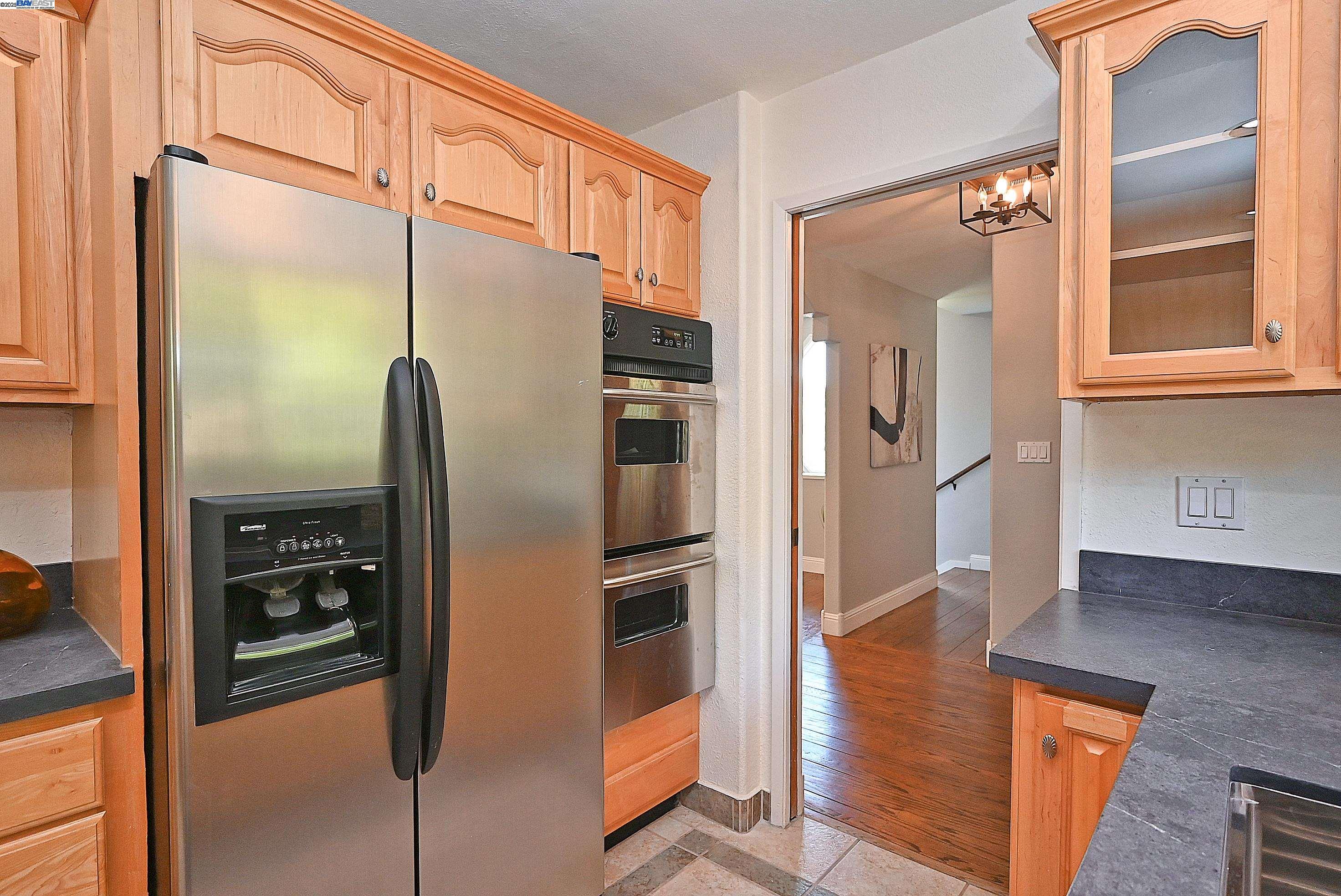 Detail Gallery Image 11 of 60 For 38 Saint Stephens Dr., Orinda,  CA 94563-1950 - 5 Beds | 3/1 Baths