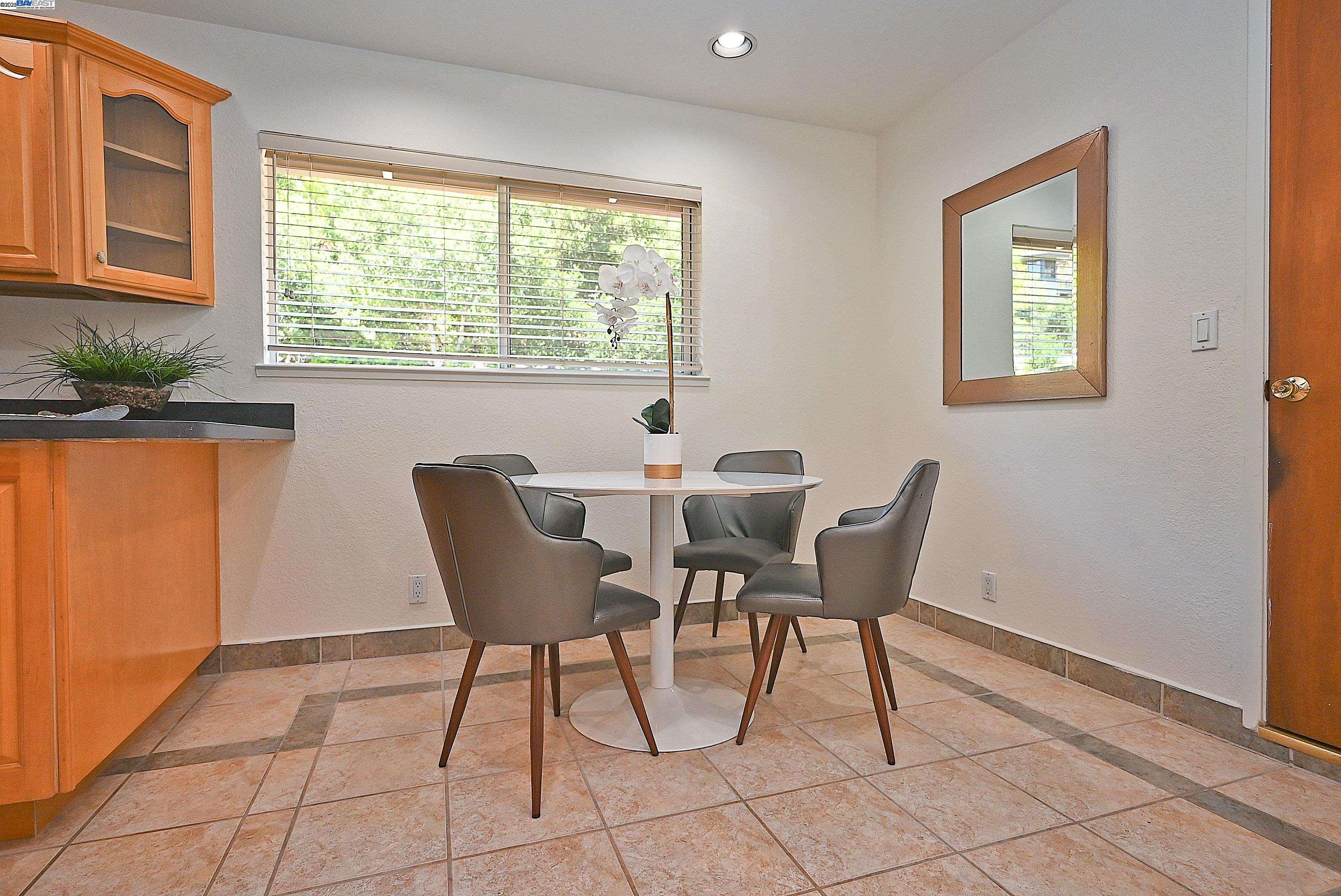Detail Gallery Image 15 of 60 For 38 Saint Stephens Dr., Orinda,  CA 94563-1950 - 5 Beds | 3/1 Baths