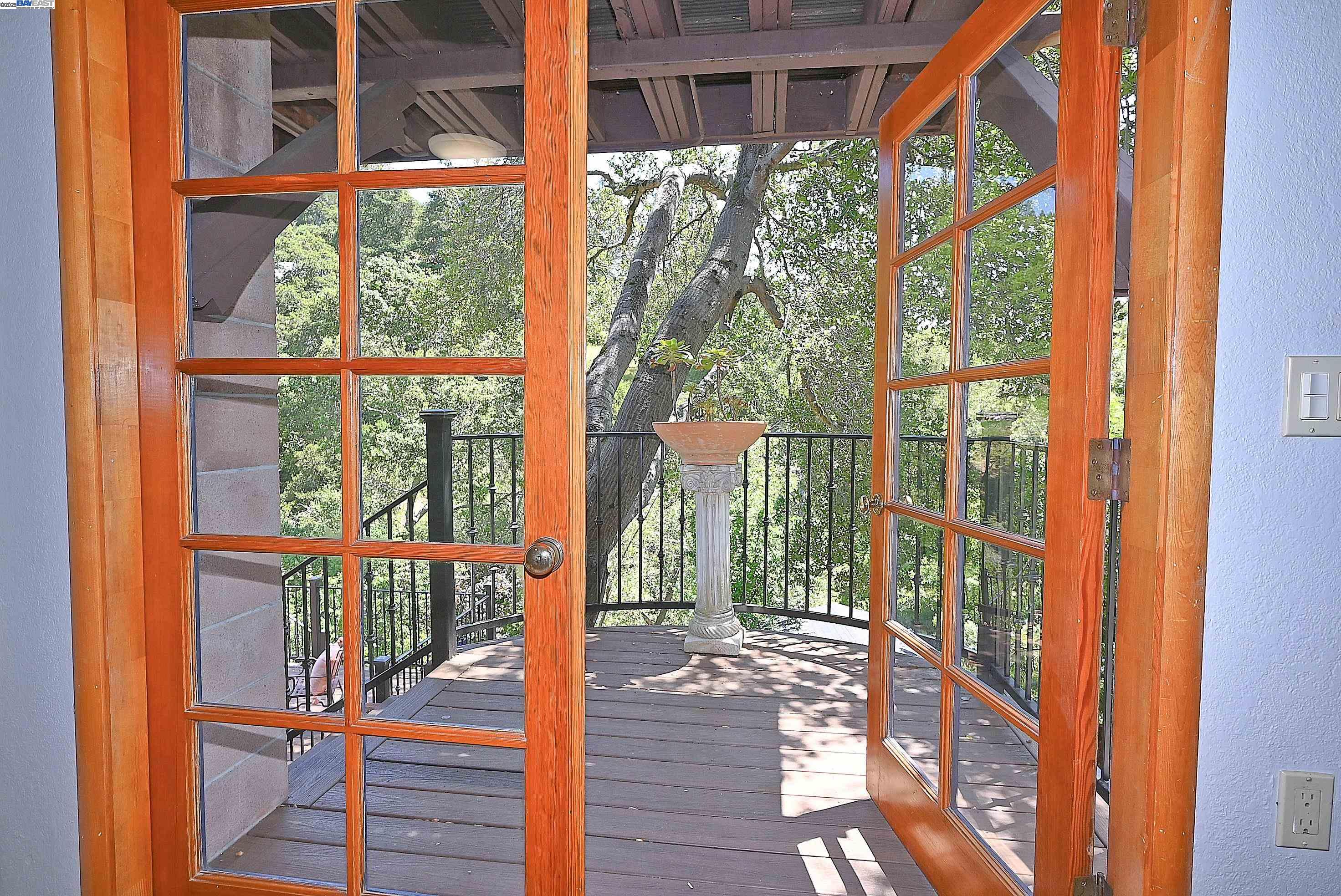 Detail Gallery Image 24 of 60 For 38 Saint Stephens Dr., Orinda,  CA 94563-1950 - 5 Beds | 3/1 Baths