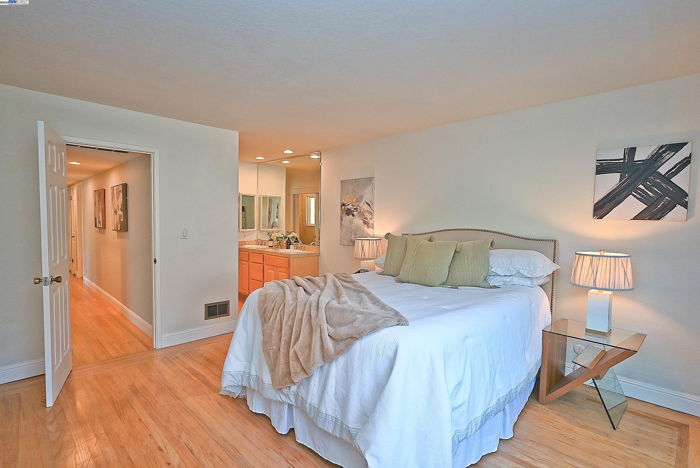 Detail Gallery Image 25 of 60 For 38 Saint Stephens Dr., Orinda,  CA 94563-1950 - 5 Beds | 3/1 Baths