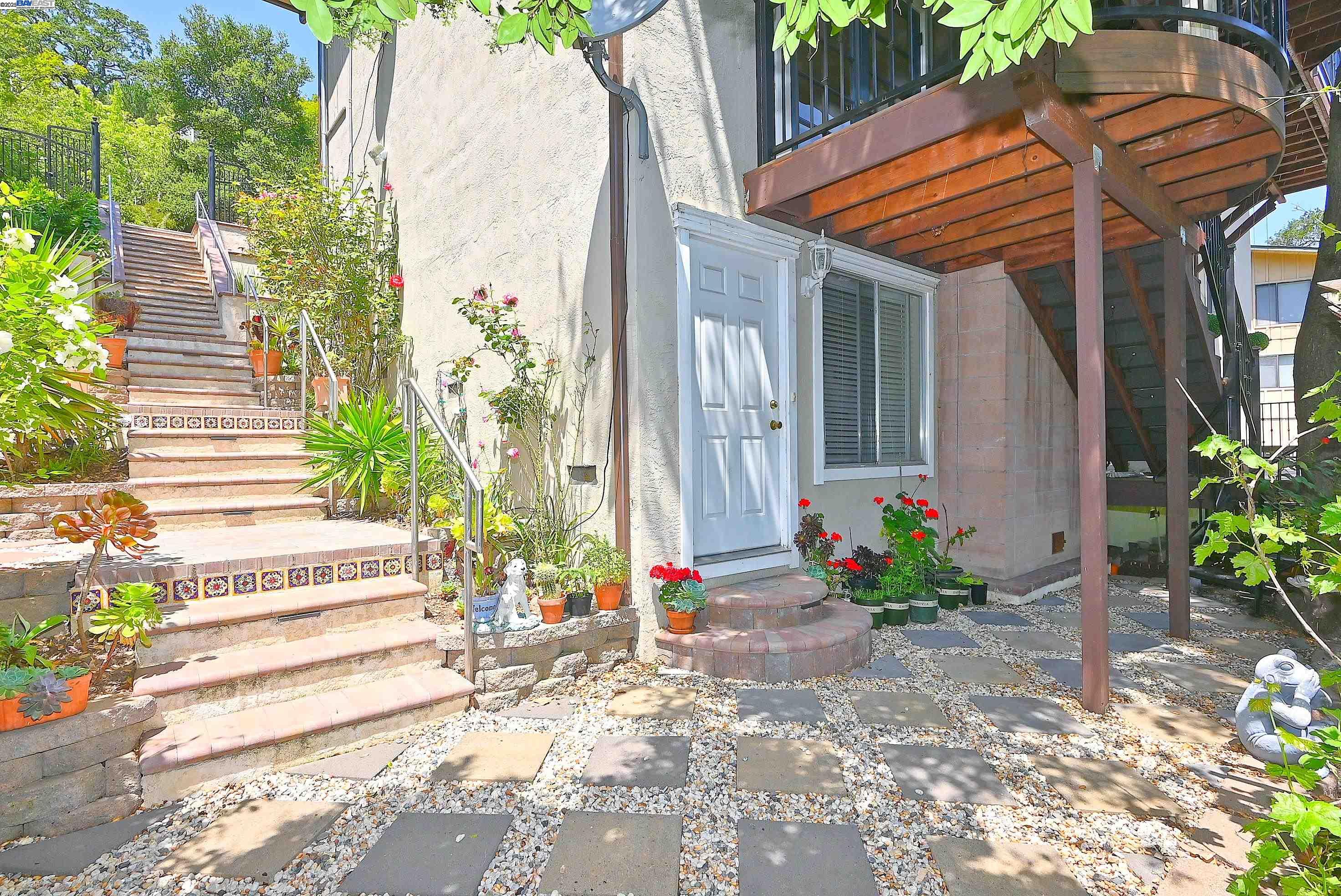Detail Gallery Image 32 of 60 For 38 Saint Stephens Dr., Orinda,  CA 94563-1950 - 5 Beds | 3/1 Baths