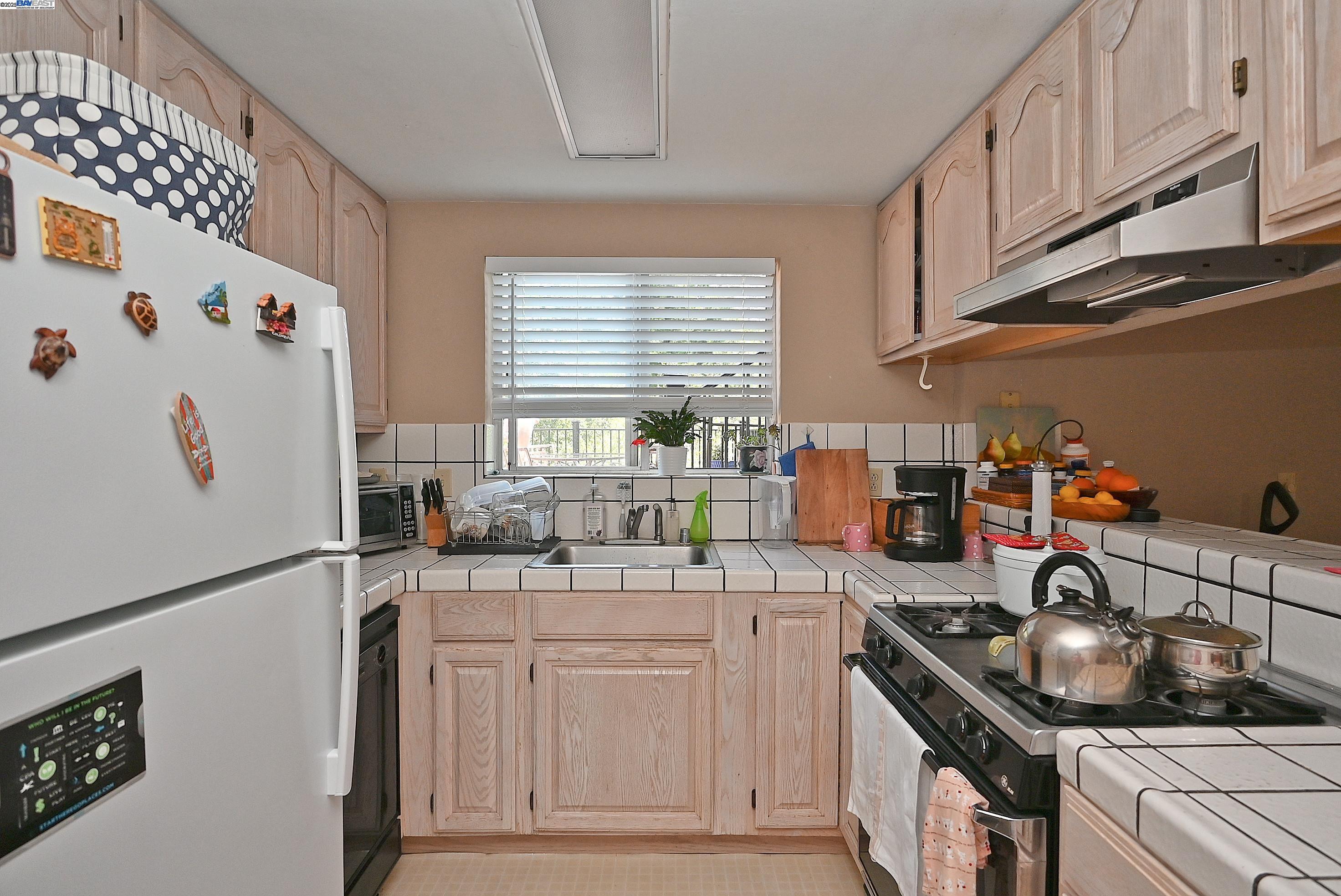 Detail Gallery Image 34 of 60 For 38 Saint Stephens Dr., Orinda,  CA 94563-1950 - 5 Beds | 3/1 Baths