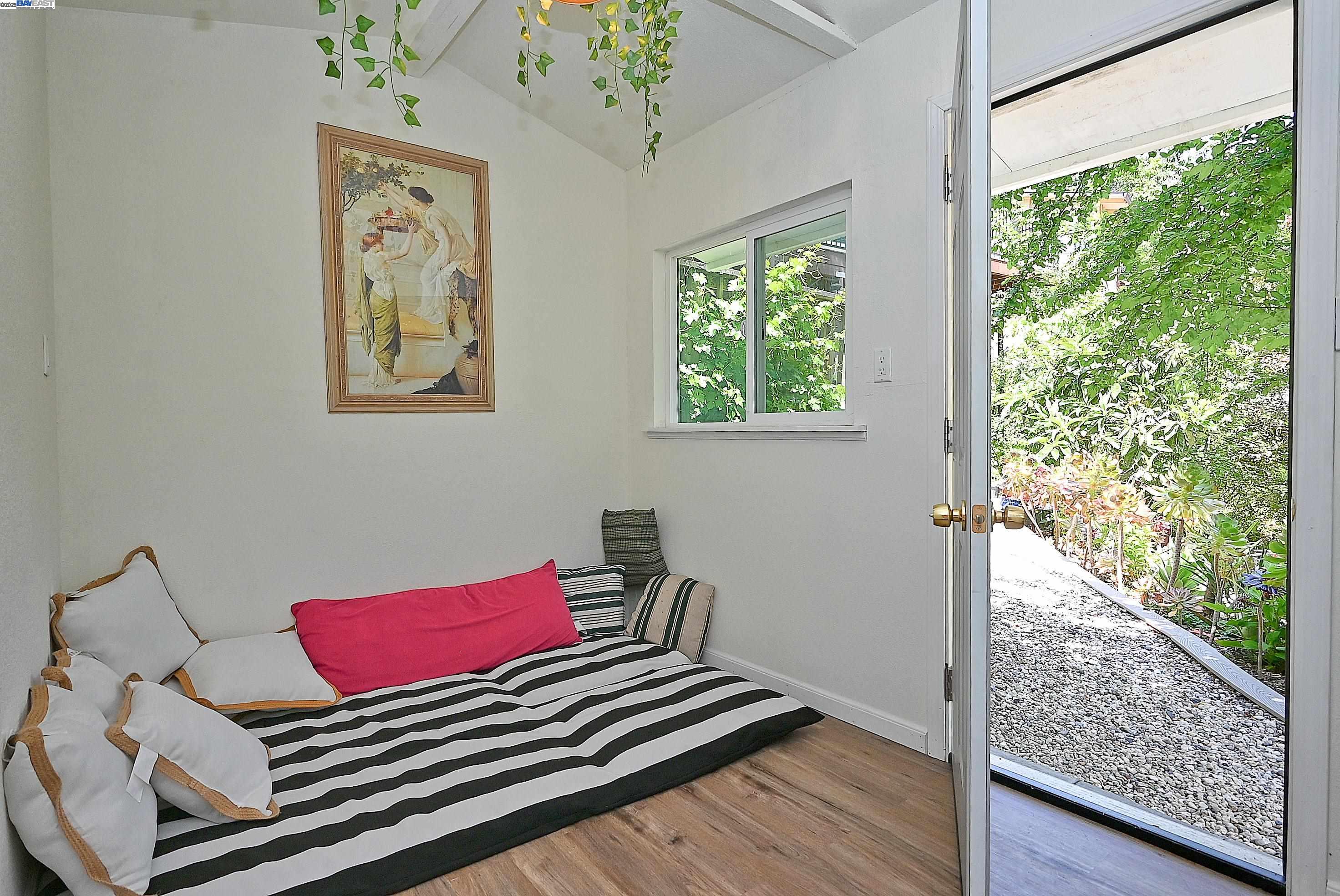 Detail Gallery Image 38 of 60 For 38 Saint Stephens Dr., Orinda,  CA 94563-1950 - 5 Beds | 3/1 Baths