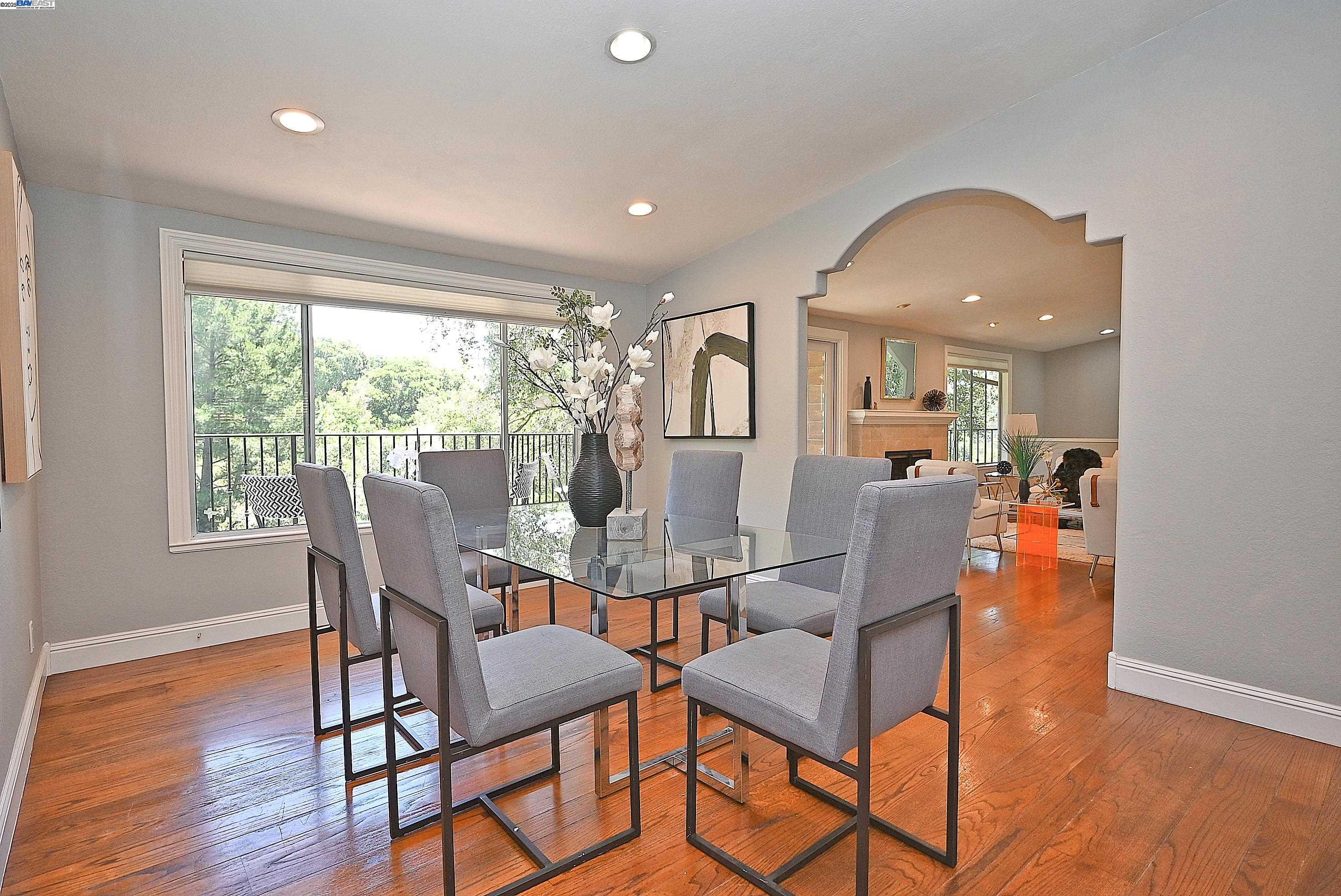Detail Gallery Image 9 of 60 For 38 Saint Stephens Dr., Orinda,  CA 94563-1950 - 5 Beds | 3/1 Baths