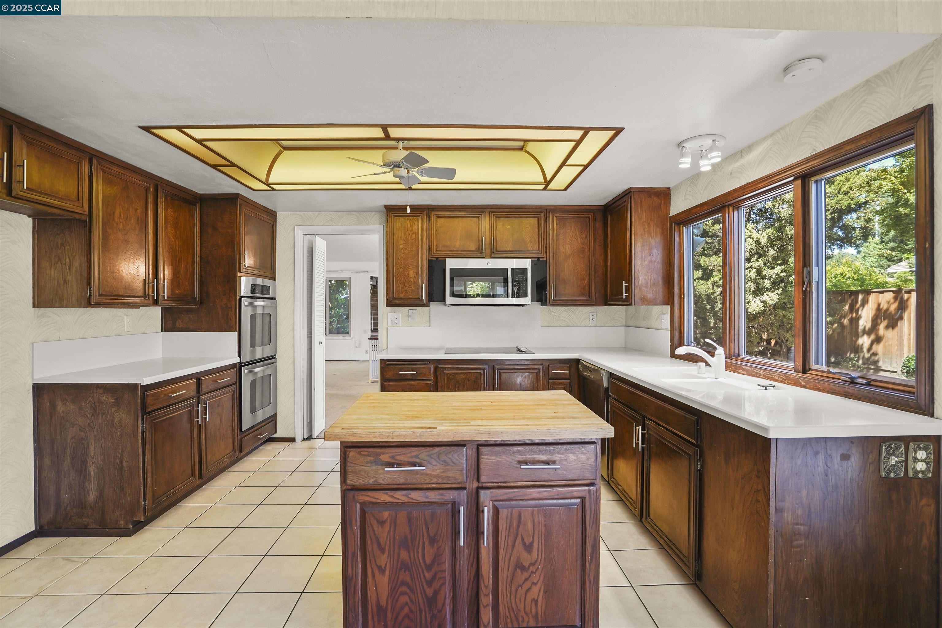 Detail Gallery Image 4 of 36 For 220 Daylight Pl, Danville,  CA 94526 - 5 Beds | 2/1 Baths