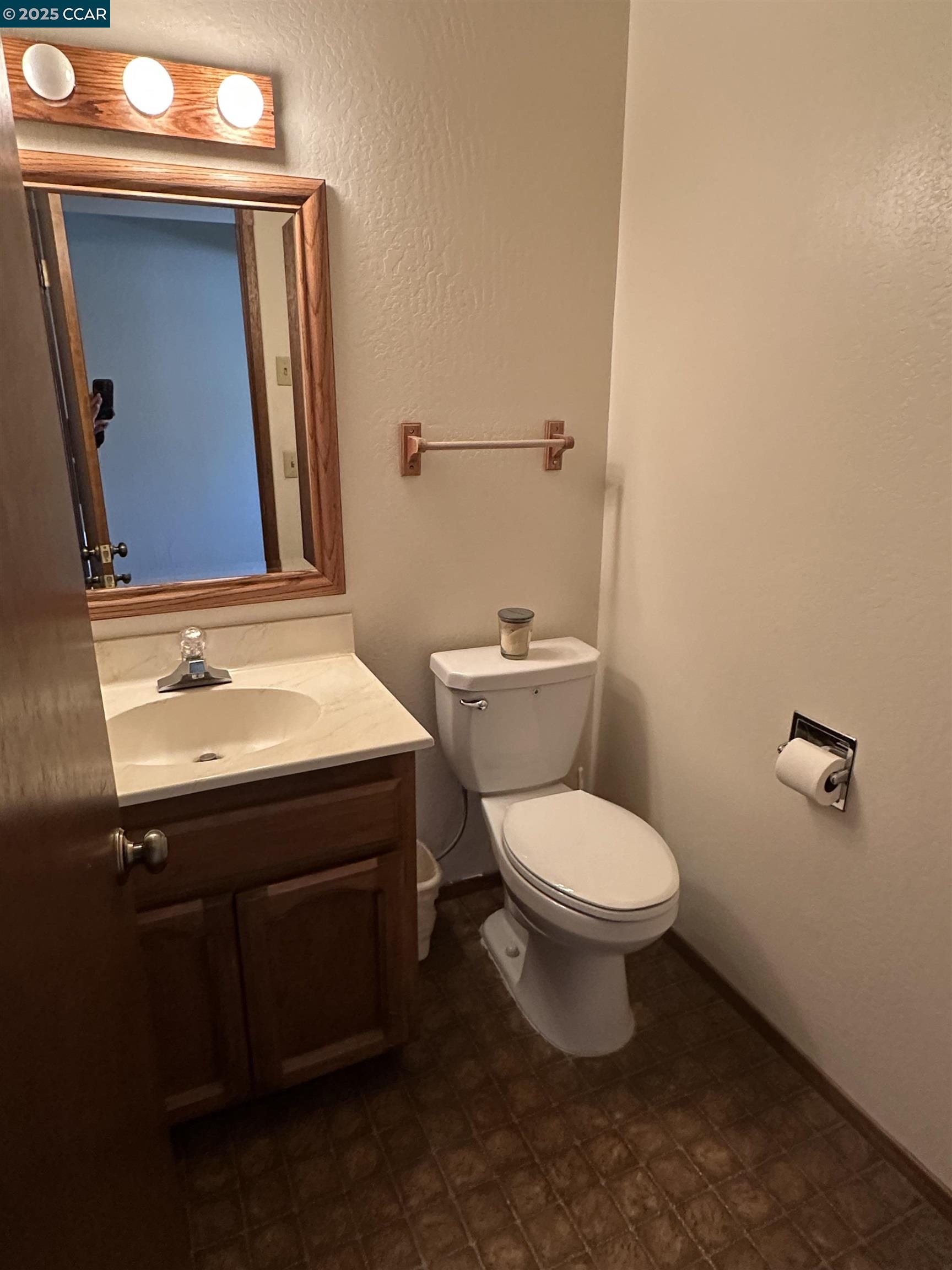 Detail Gallery Image 24 of 33 For 1975 Venice Dr, South Lake Tahoe,  CA 96150 - 4 Beds | 2/1 Baths