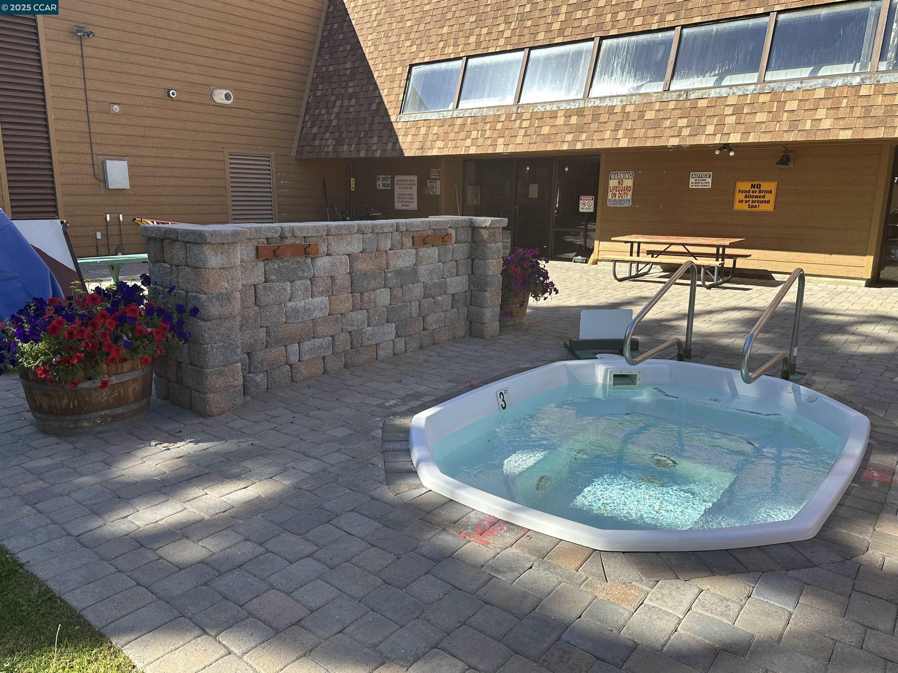 Detail Gallery Image 27 of 33 For 1975 Venice Dr, South Lake Tahoe,  CA 96150 - 4 Beds | 2/1 Baths