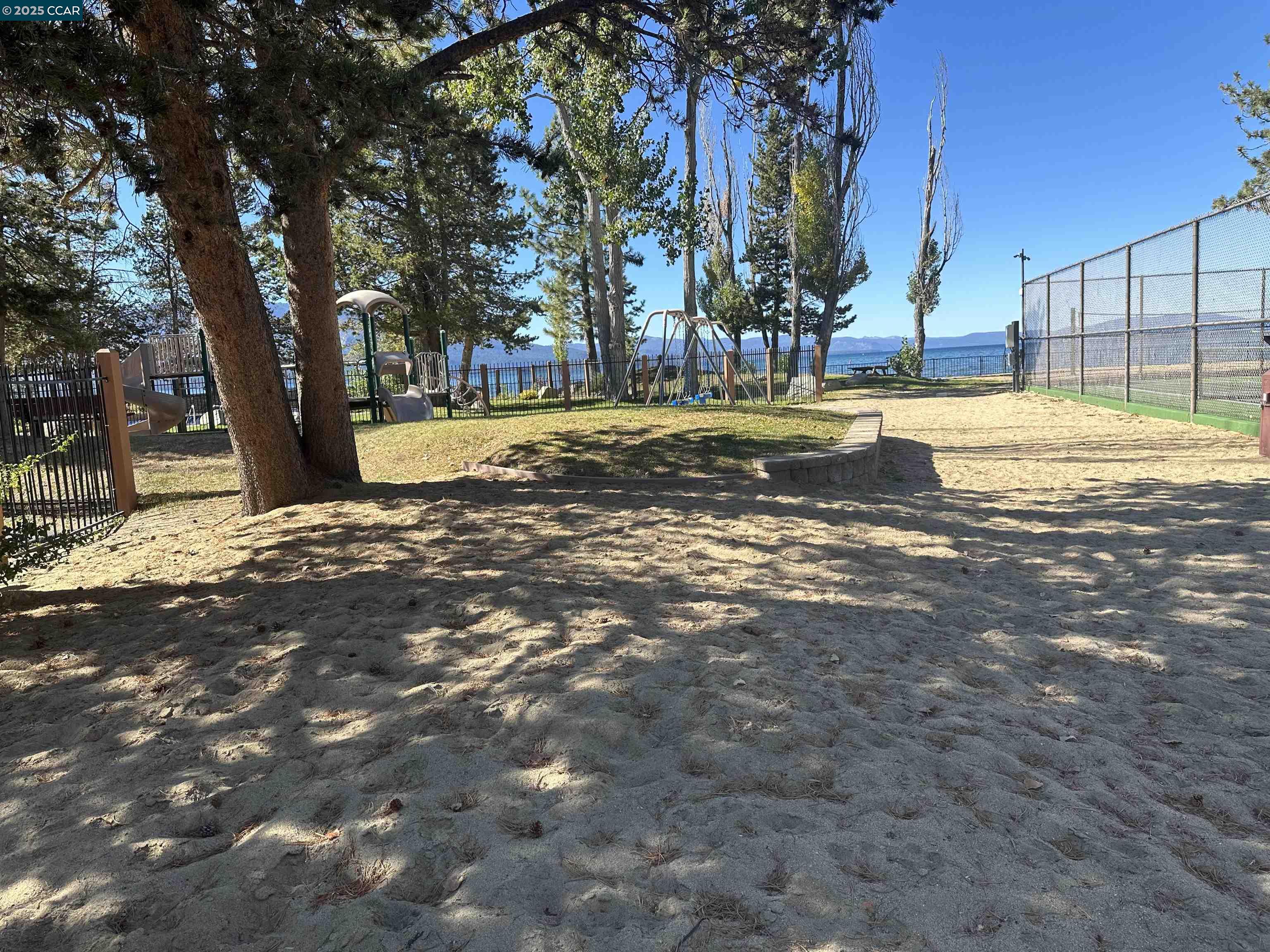 Detail Gallery Image 30 of 33 For 1975 Venice Dr, South Lake Tahoe,  CA 96150 - 4 Beds | 2/1 Baths