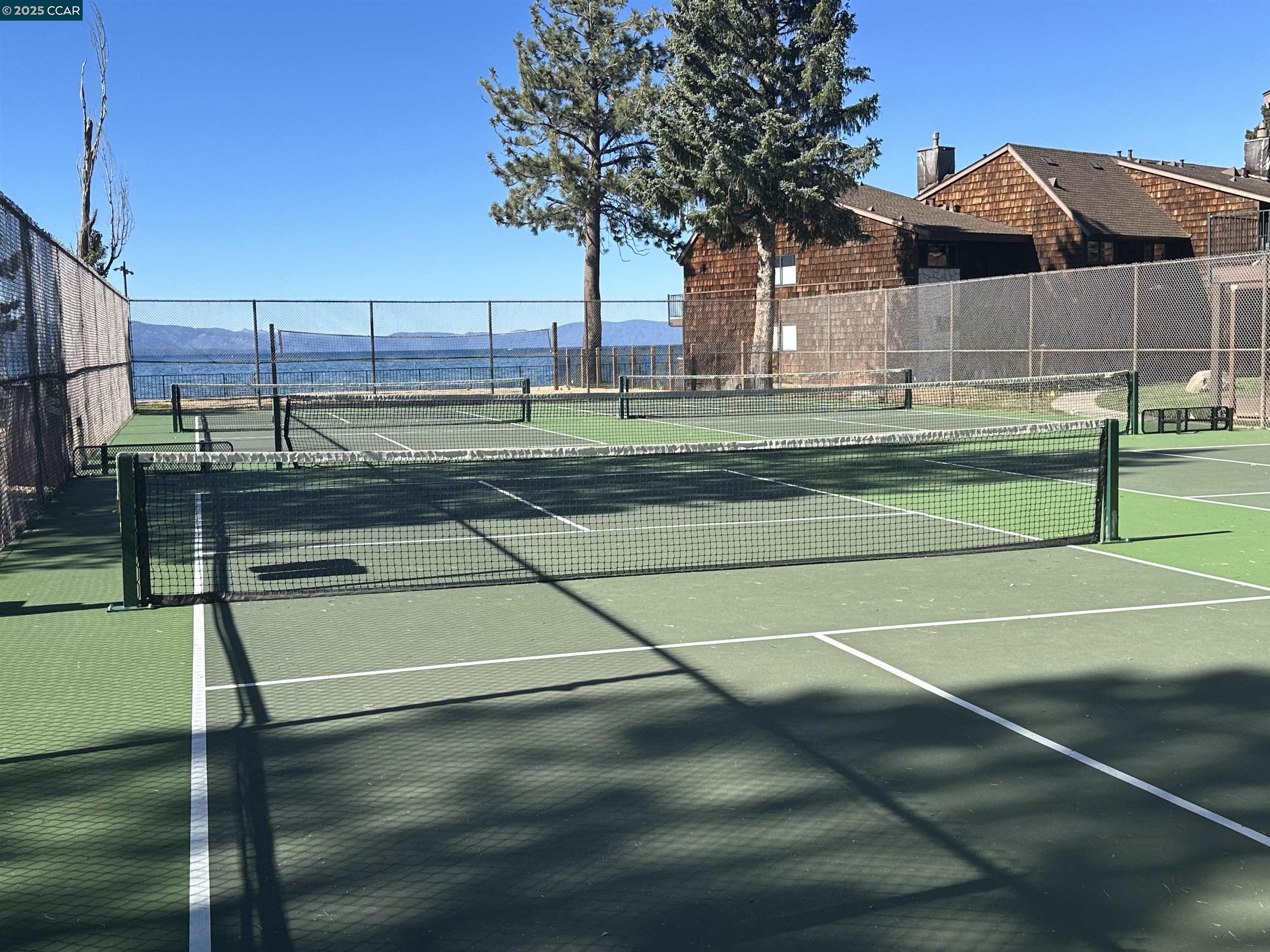 Detail Gallery Image 31 of 33 For 1975 Venice Dr, South Lake Tahoe,  CA 96150 - 4 Beds | 2/1 Baths