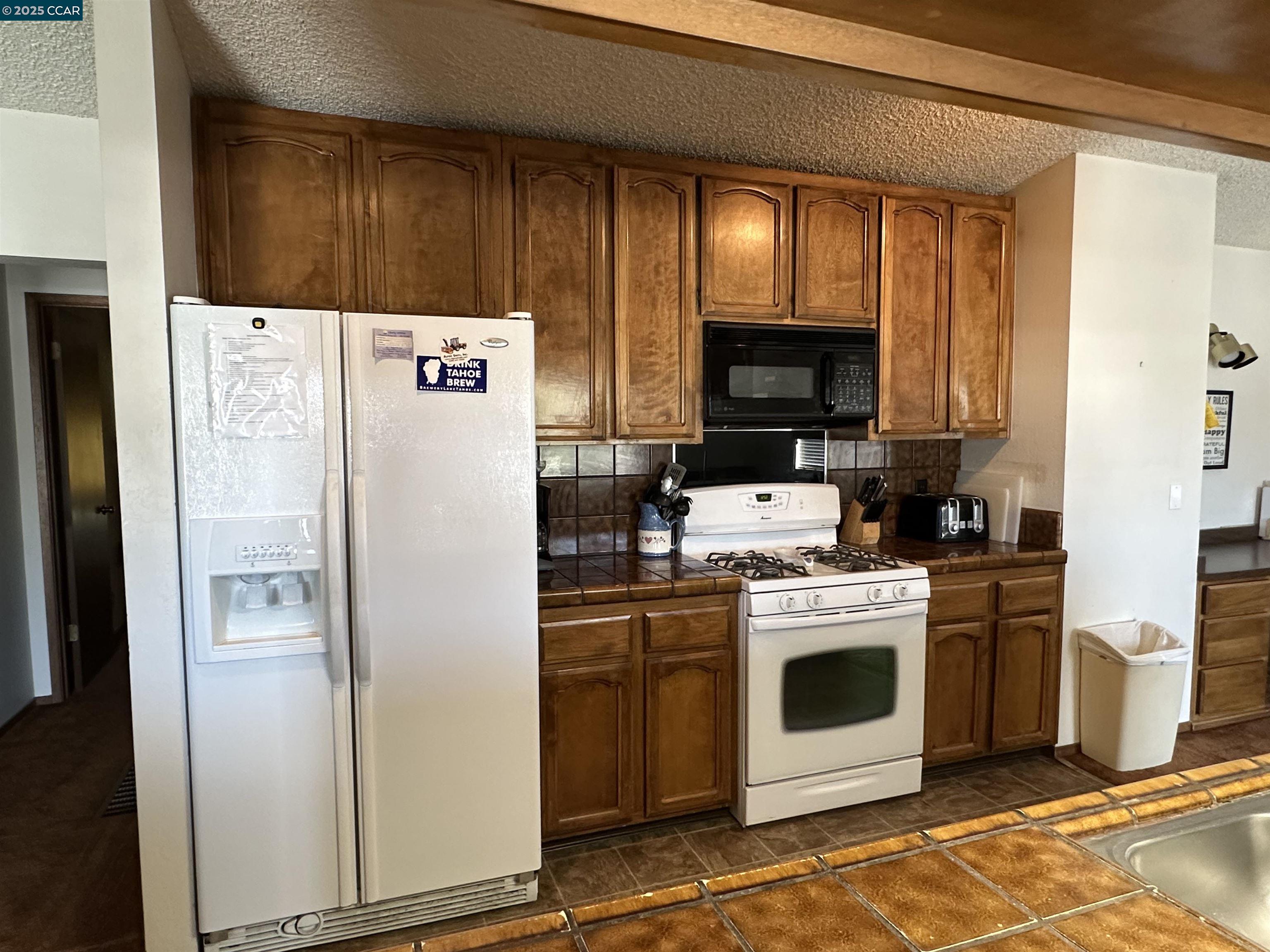 Detail Gallery Image 6 of 33 For 1975 Venice Dr, South Lake Tahoe,  CA 96150 - 4 Beds | 2/1 Baths