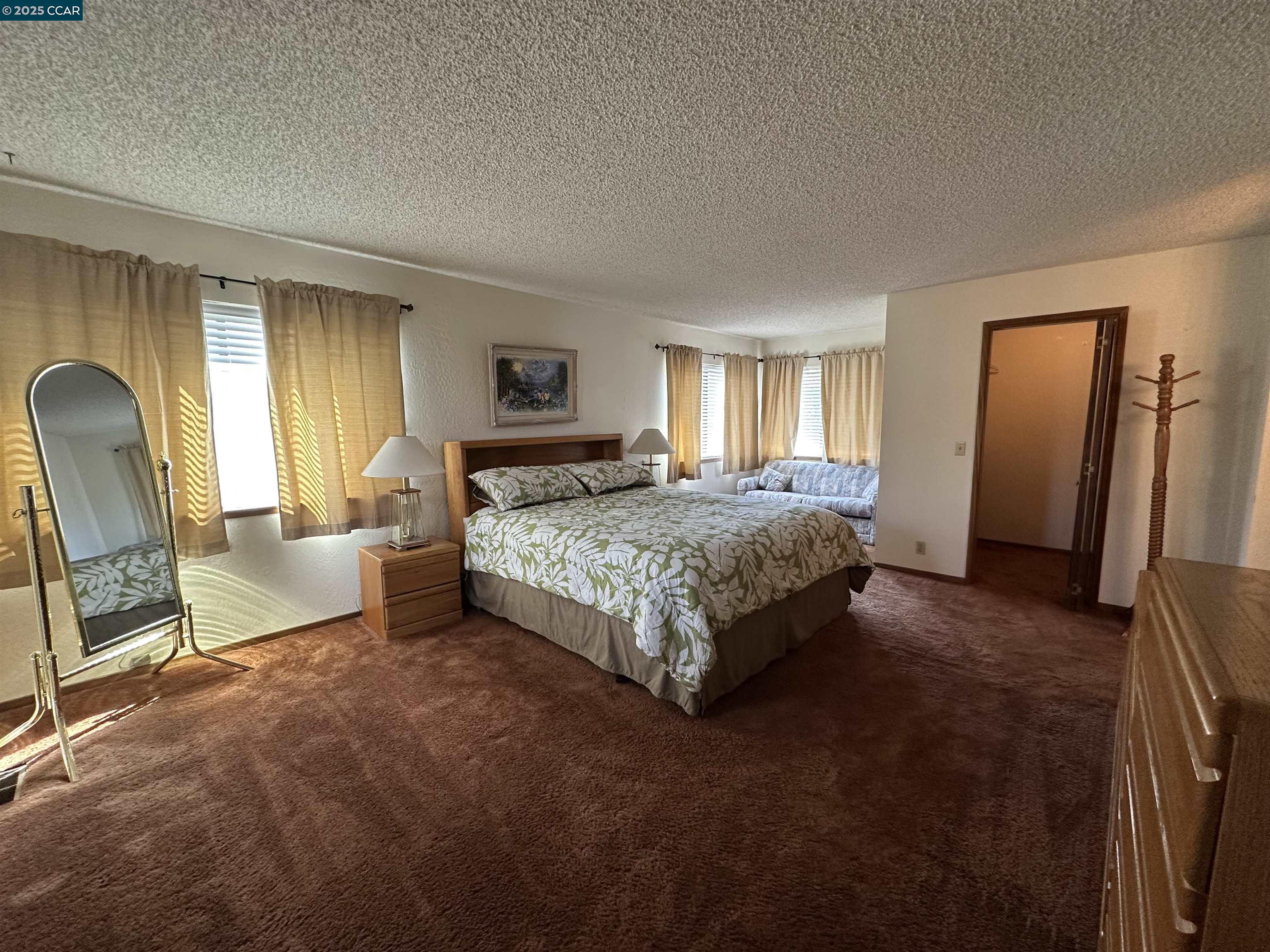 Detail Gallery Image 10 of 33 For 1975 Venice Dr, South Lake Tahoe,  CA 96150 - 4 Beds | 2/1 Baths