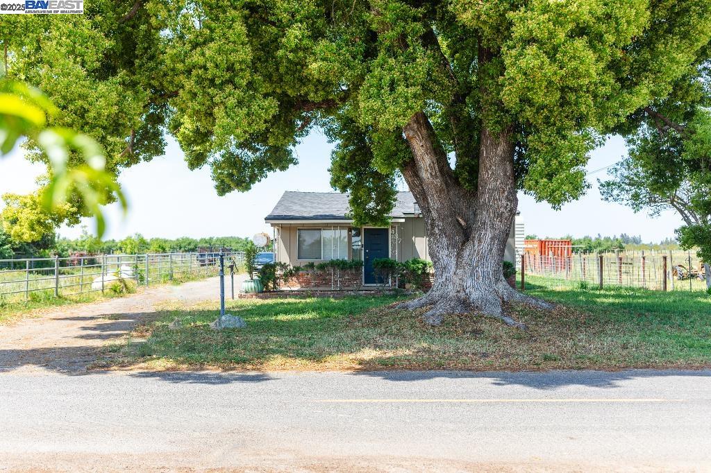 Detail Gallery Image 1 of 18 For 437 Goodwin Rd, Modesto,  CA 95357 - 1 Beds | 1 Baths