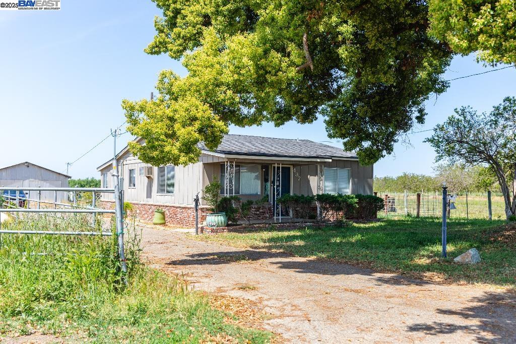 Detail Gallery Image 3 of 18 For 437 Goodwin Rd, Modesto,  CA 95357 - 1 Beds | 1 Baths