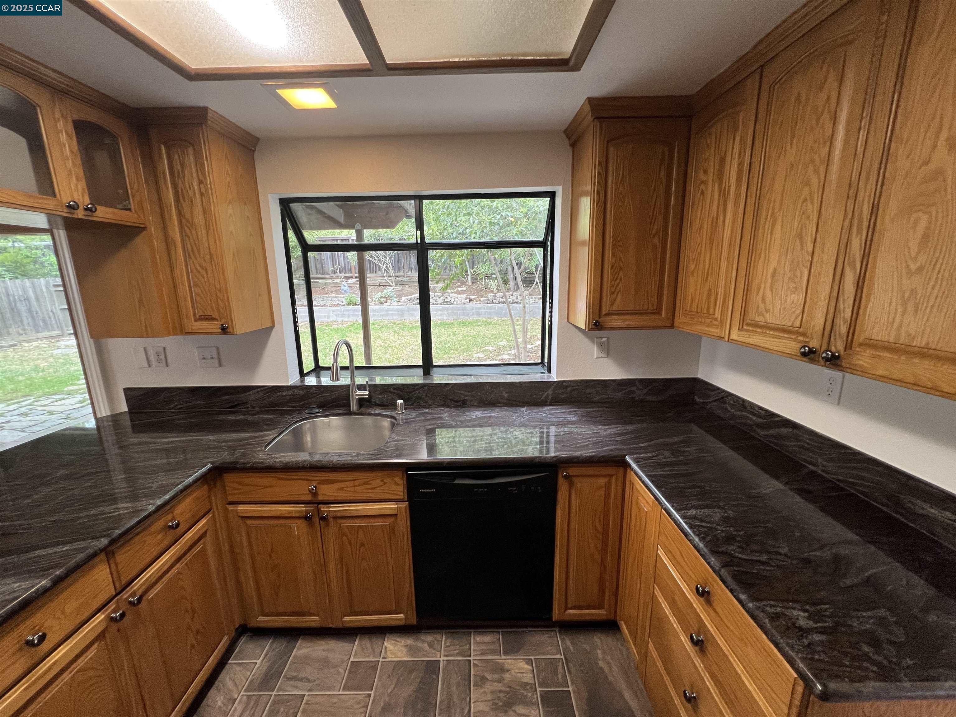 Detail Gallery Image 15 of 43 For 448 Mcgrue Circle, Vallejo,  CA 94589 - 3 Beds | 2/1 Baths
